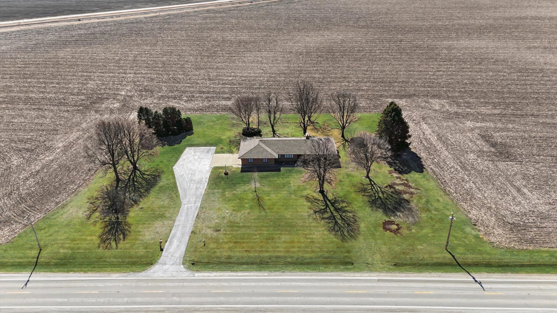 36215 E 200 North Road, Bellflower, IL 62174