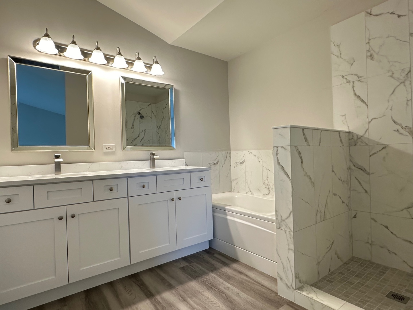 756 PANORAMA Court #756, Aurora, IL 60502