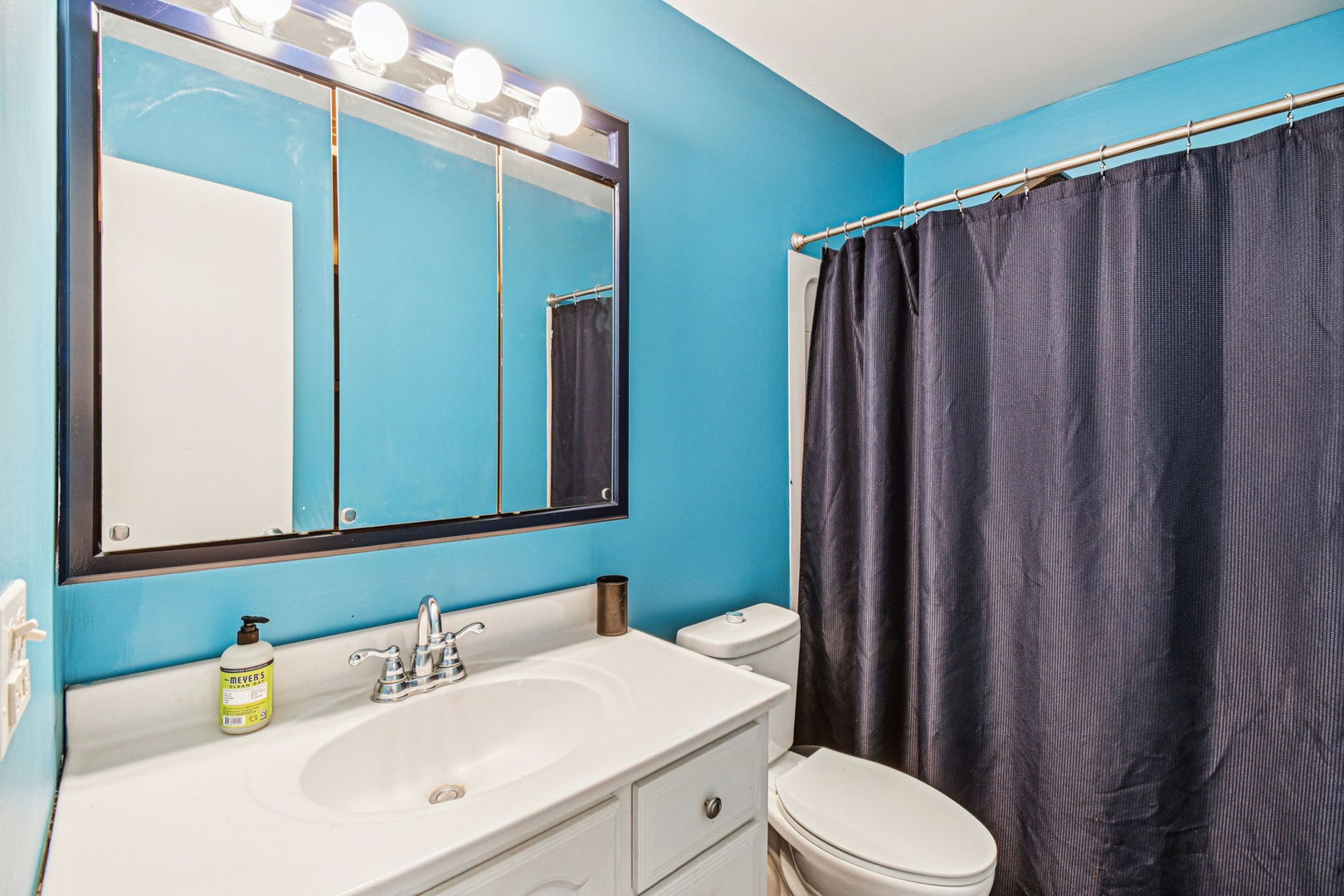 67 Woodhills Bay Road, Fox Lake, IL 60020