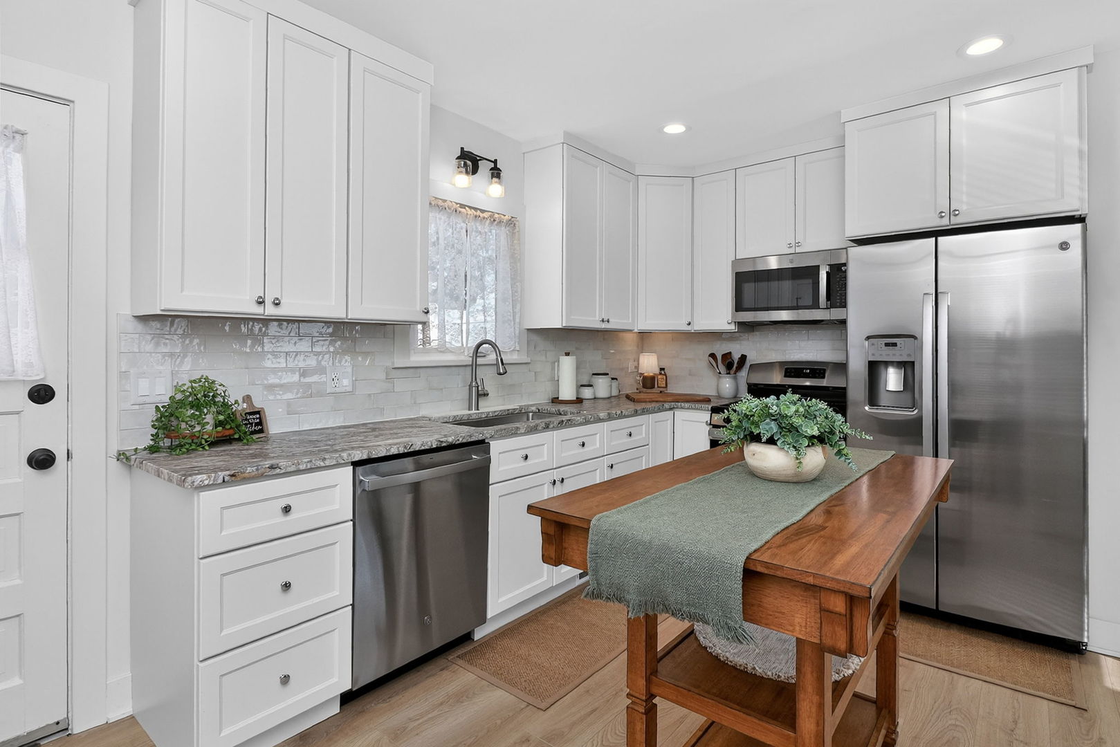 102 E 56th Street, Westmont, IL 60559