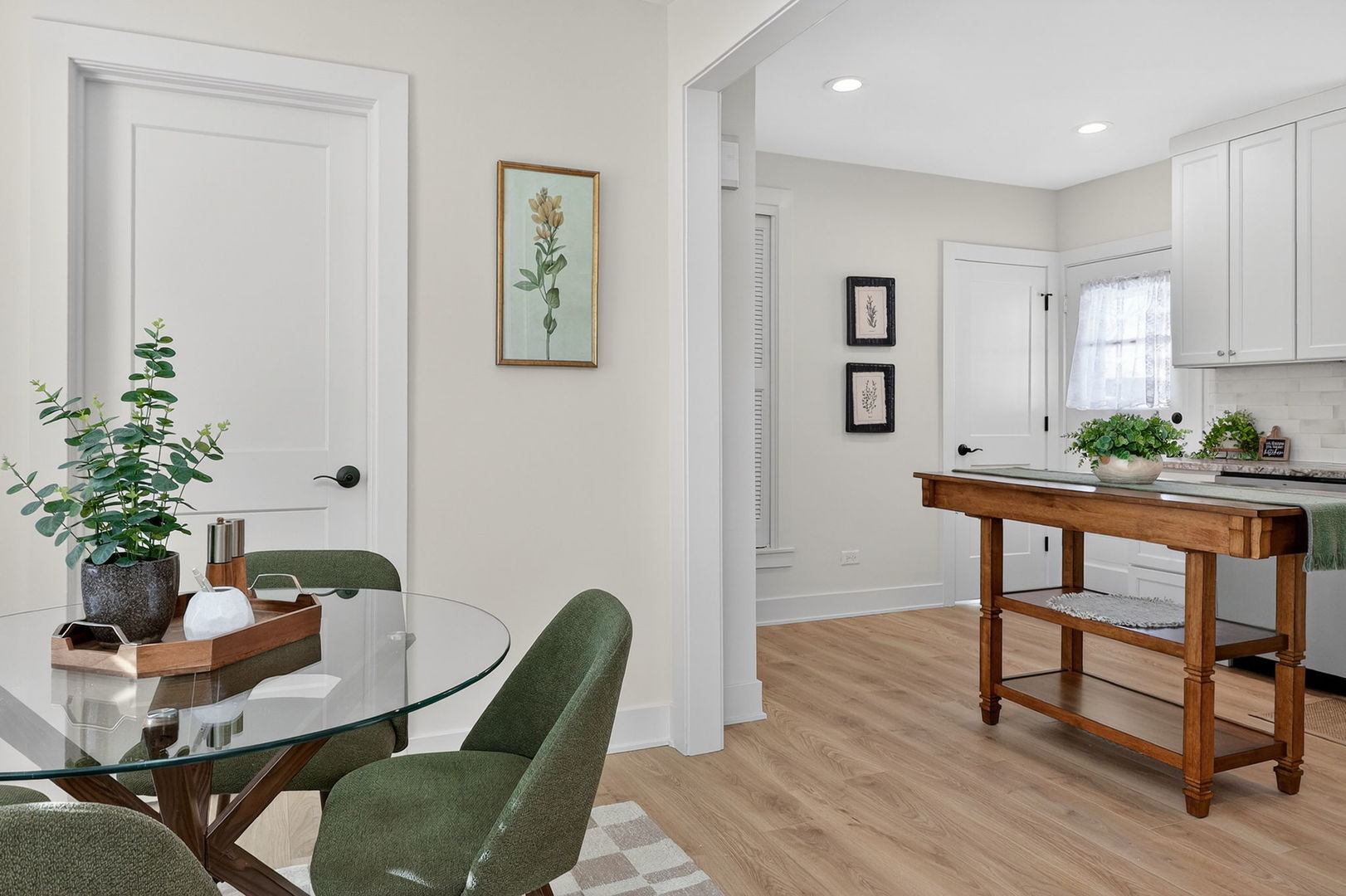 102 E 56th Street, Westmont, IL 60559