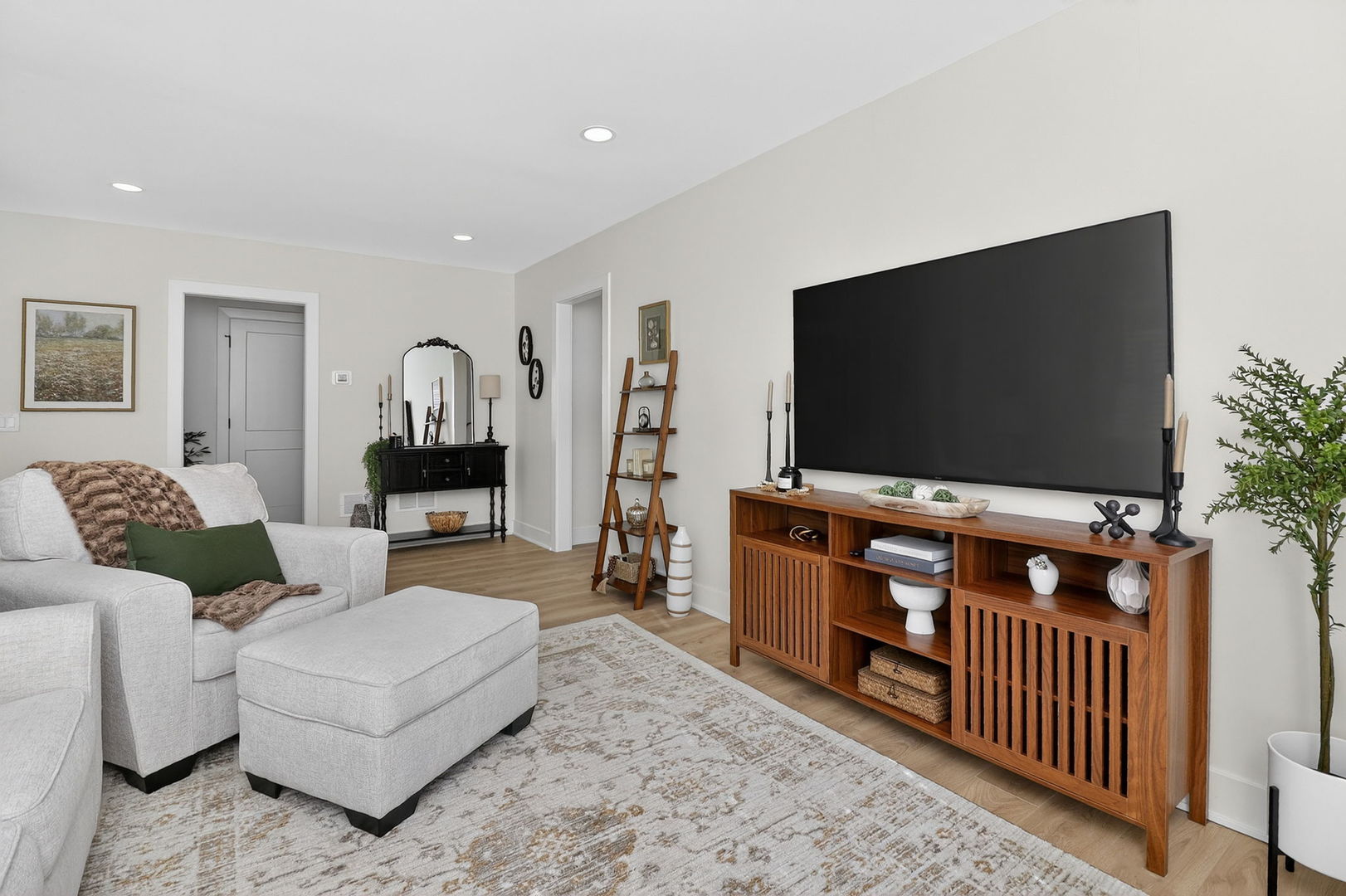 102 E 56th Street, Westmont, IL 60559