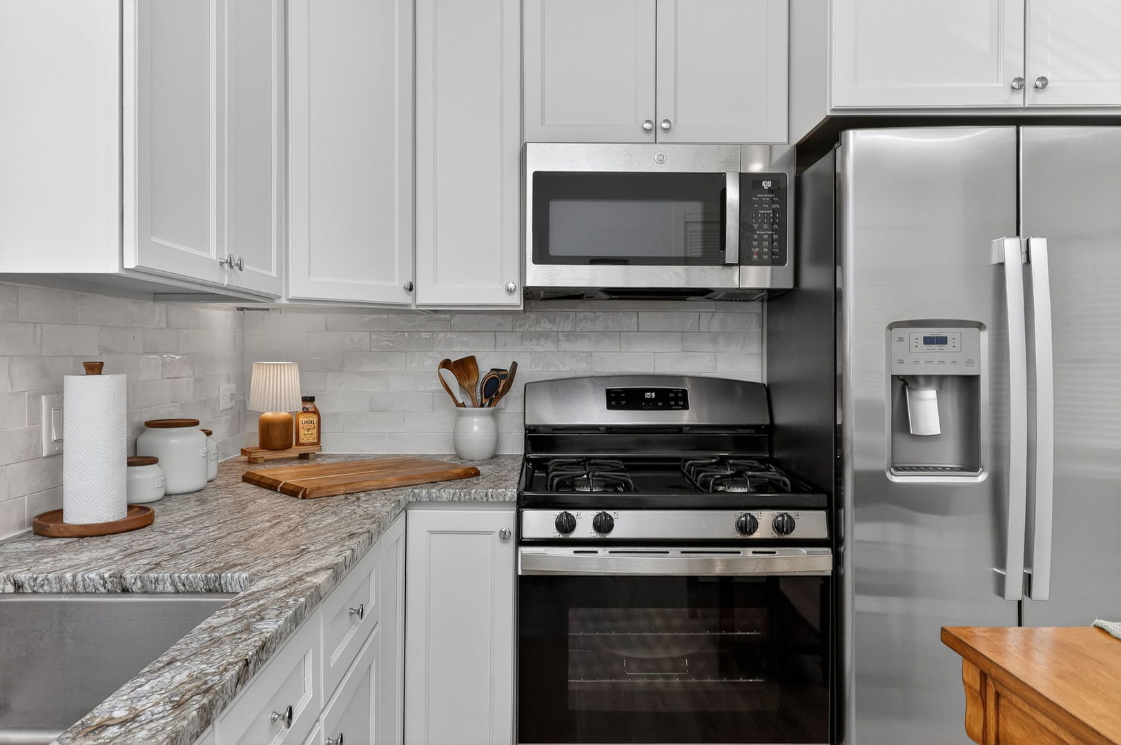 102 E 56th Street, Westmont, IL 60559