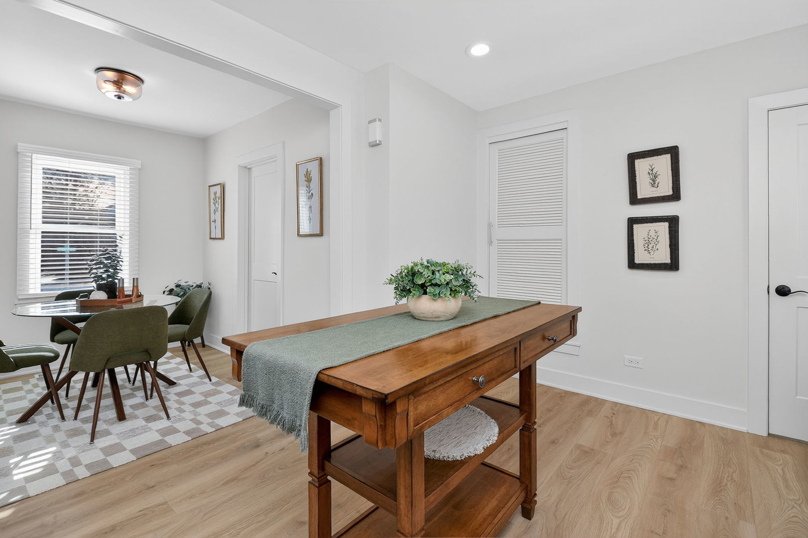 102 E 56th Street, Westmont, IL 60559