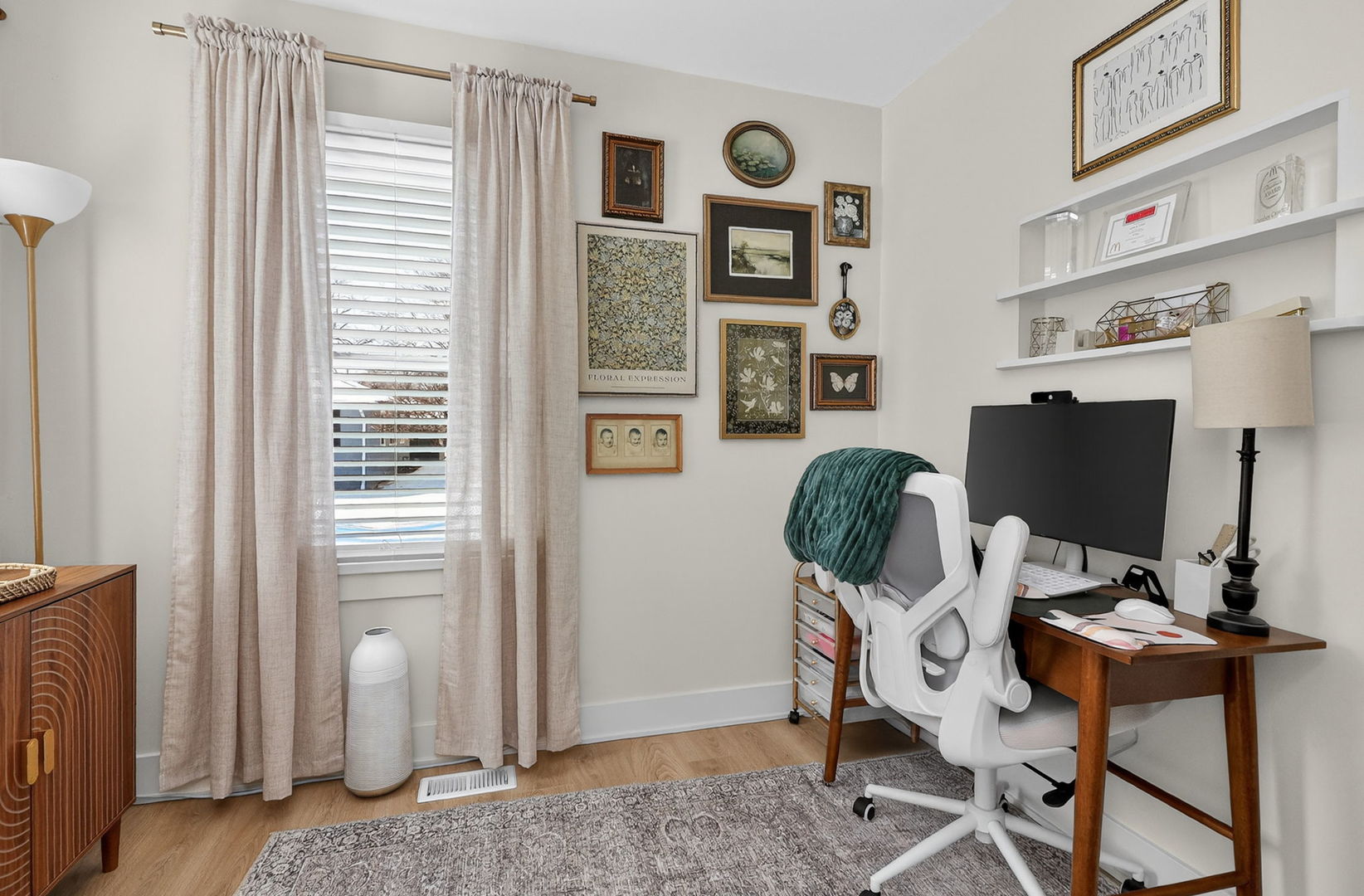 102 E 56th Street, Westmont, IL 60559