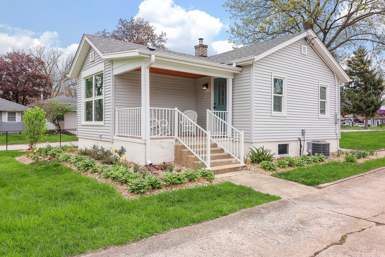 102 E 56th Street, Westmont, IL 60559