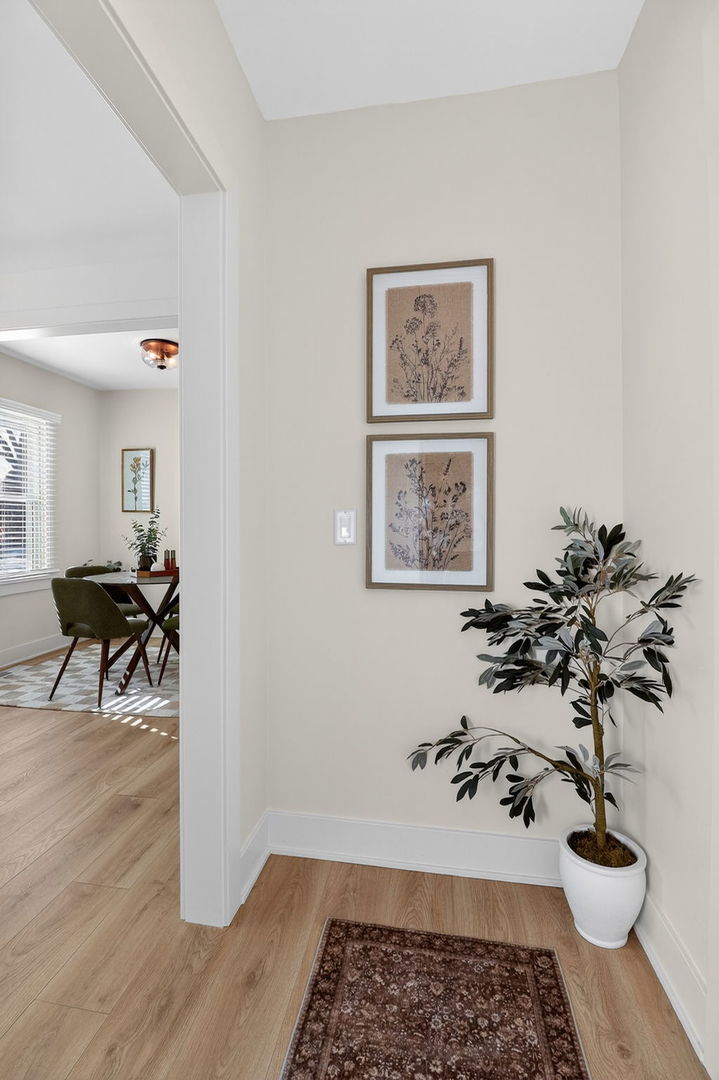 102 E 56th Street, Westmont, IL 60559