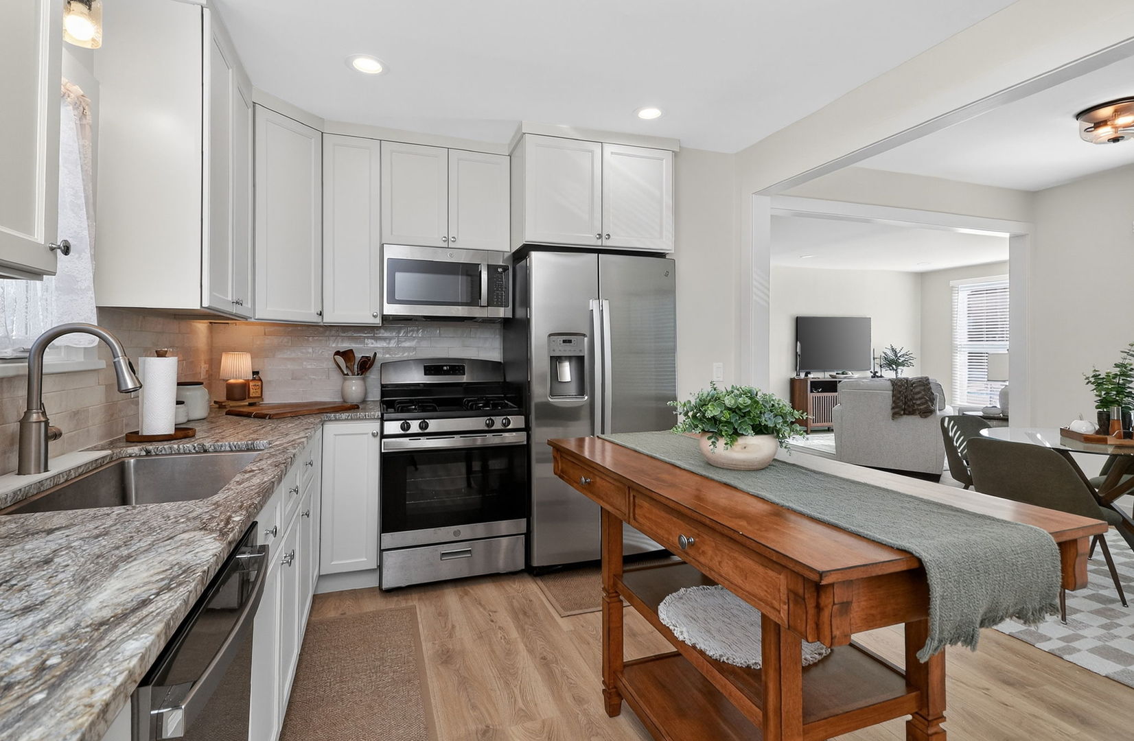 102 E 56th Street, Westmont, IL 60559