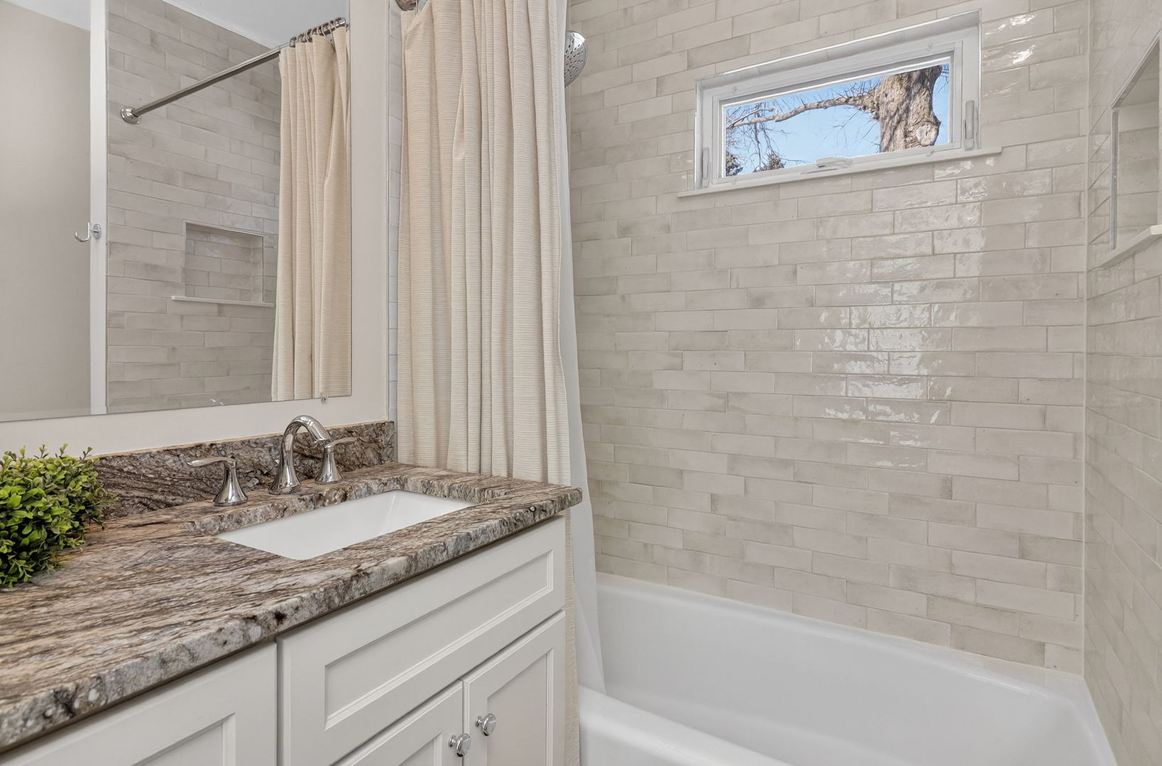 102 E 56th Street, Westmont, IL 60559