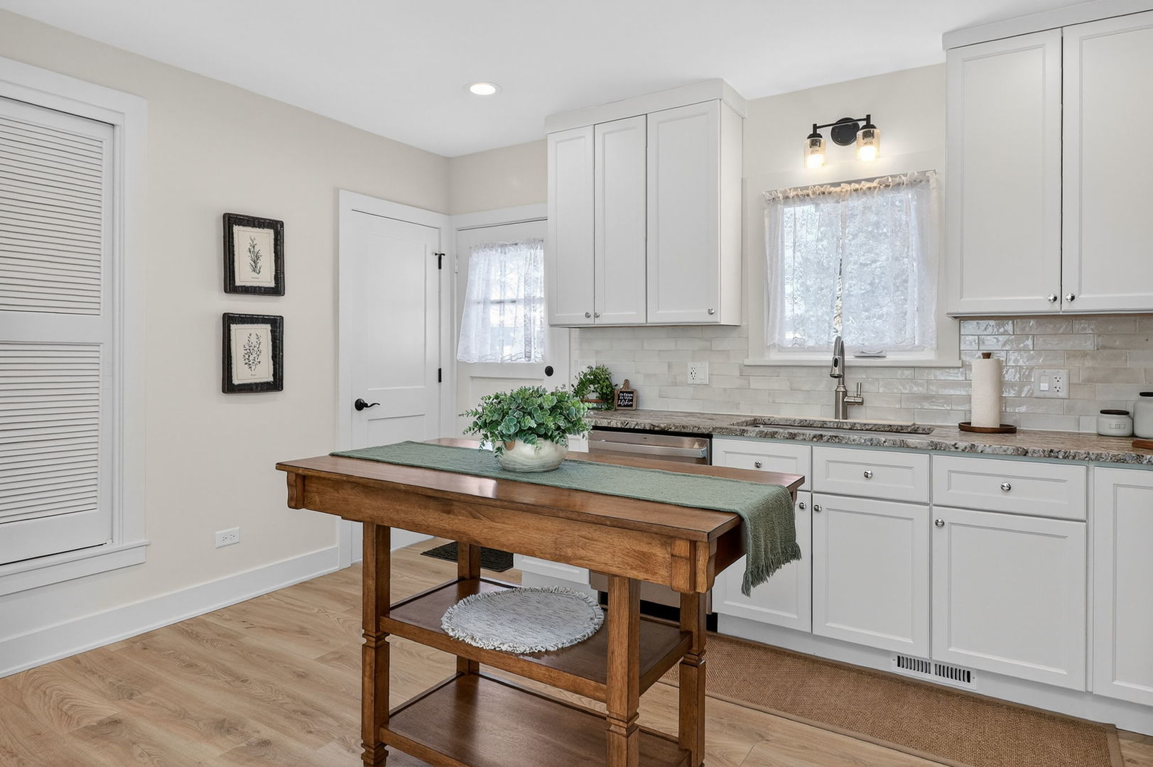 102 E 56th Street, Westmont, IL 60559