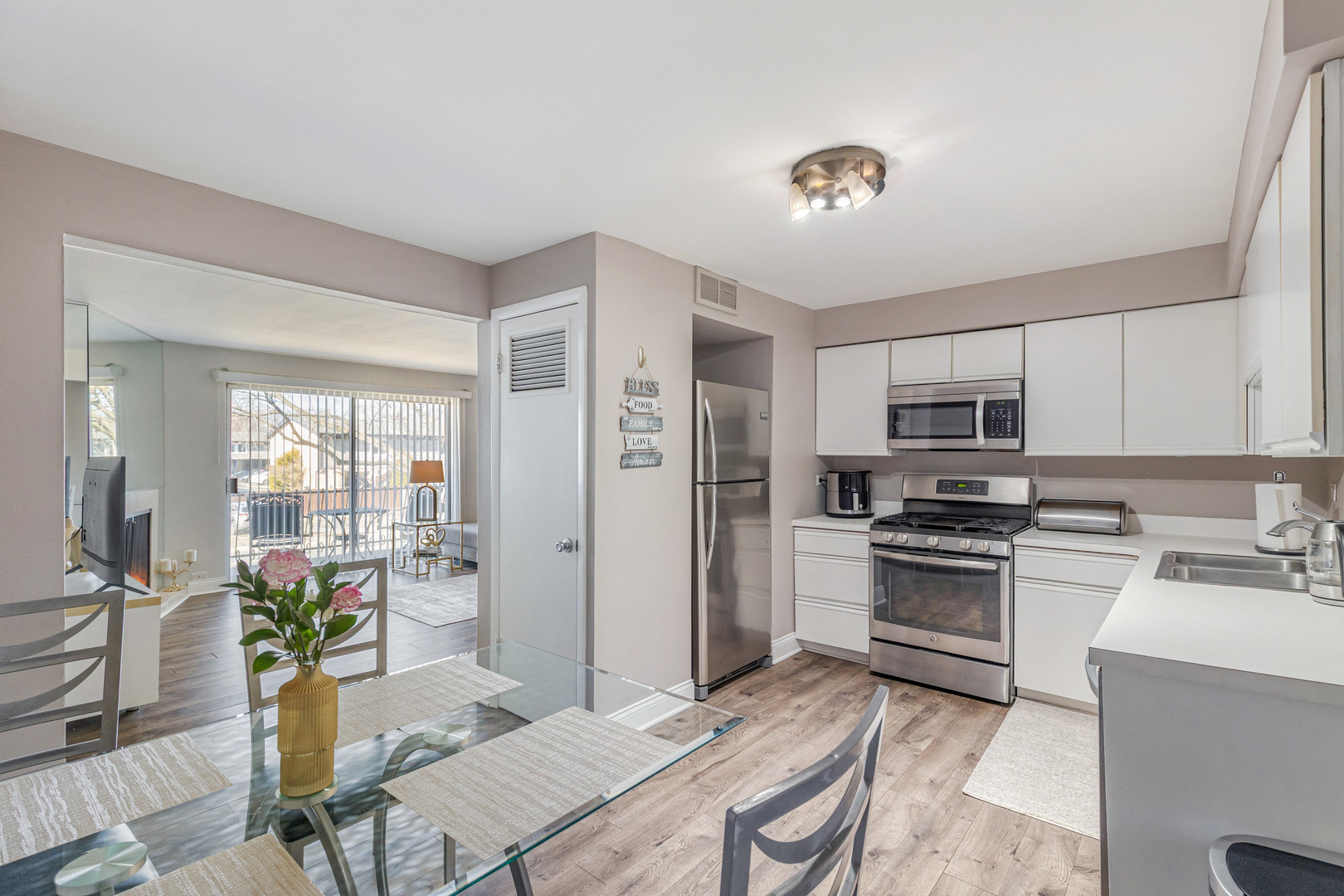 11116 S 84 Avenue #2B, Palos Hills, IL 60465