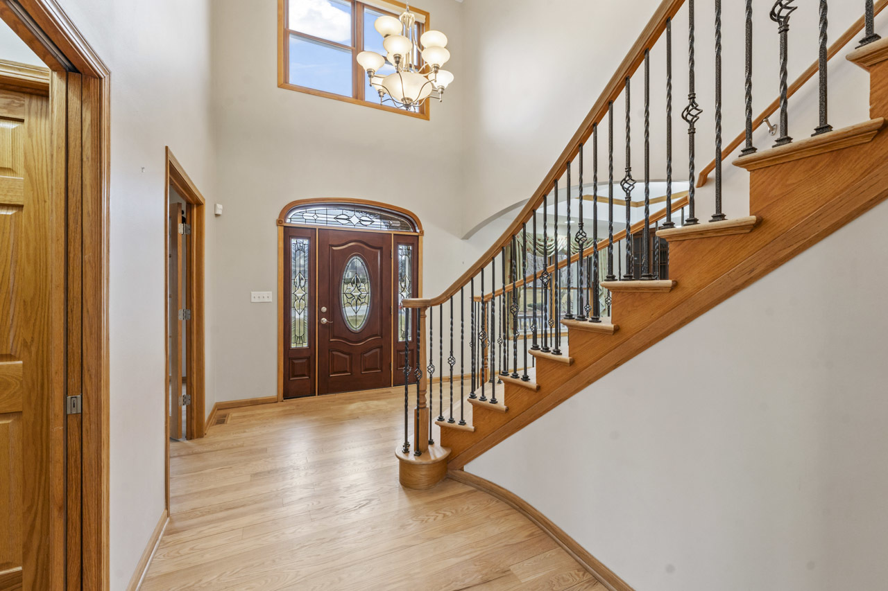 9N954 Heatherington Place, Elgin, IL 60124