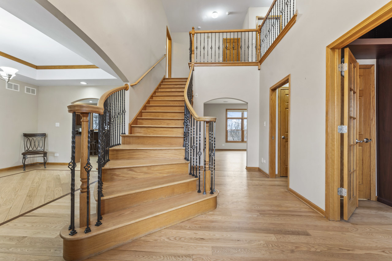 9N954 Heatherington Place, Elgin, IL 60124