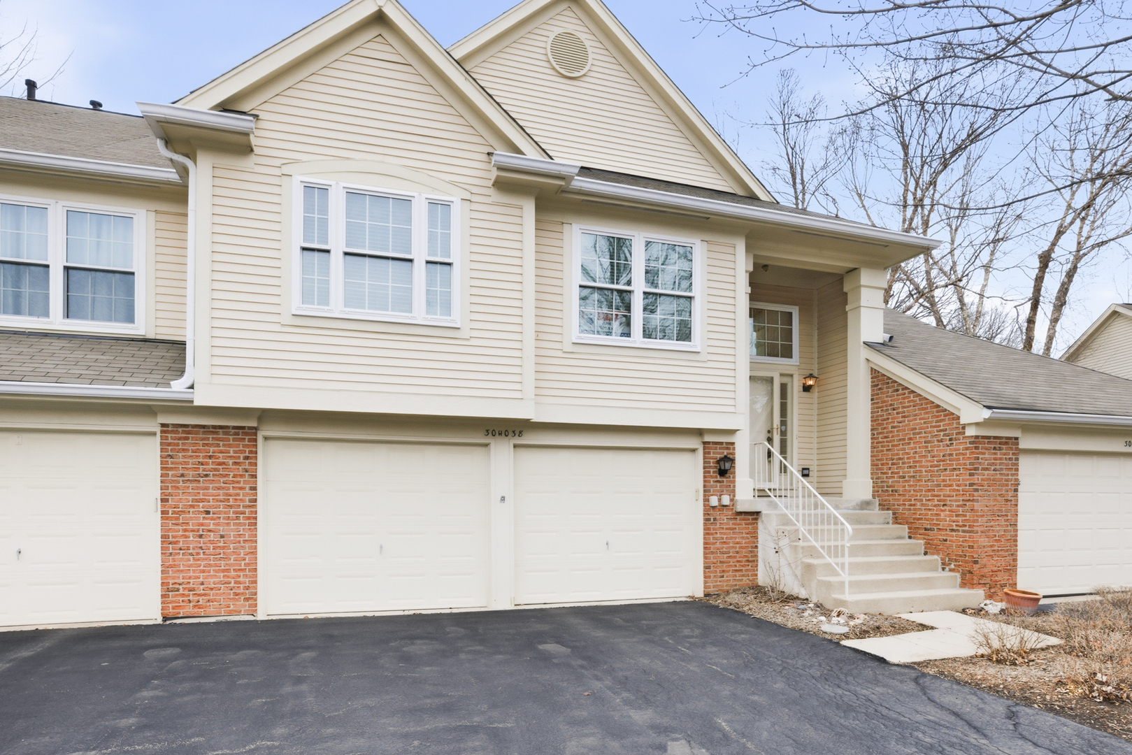 30W038 Willow Lane #D, Warrenville, IL 60555
