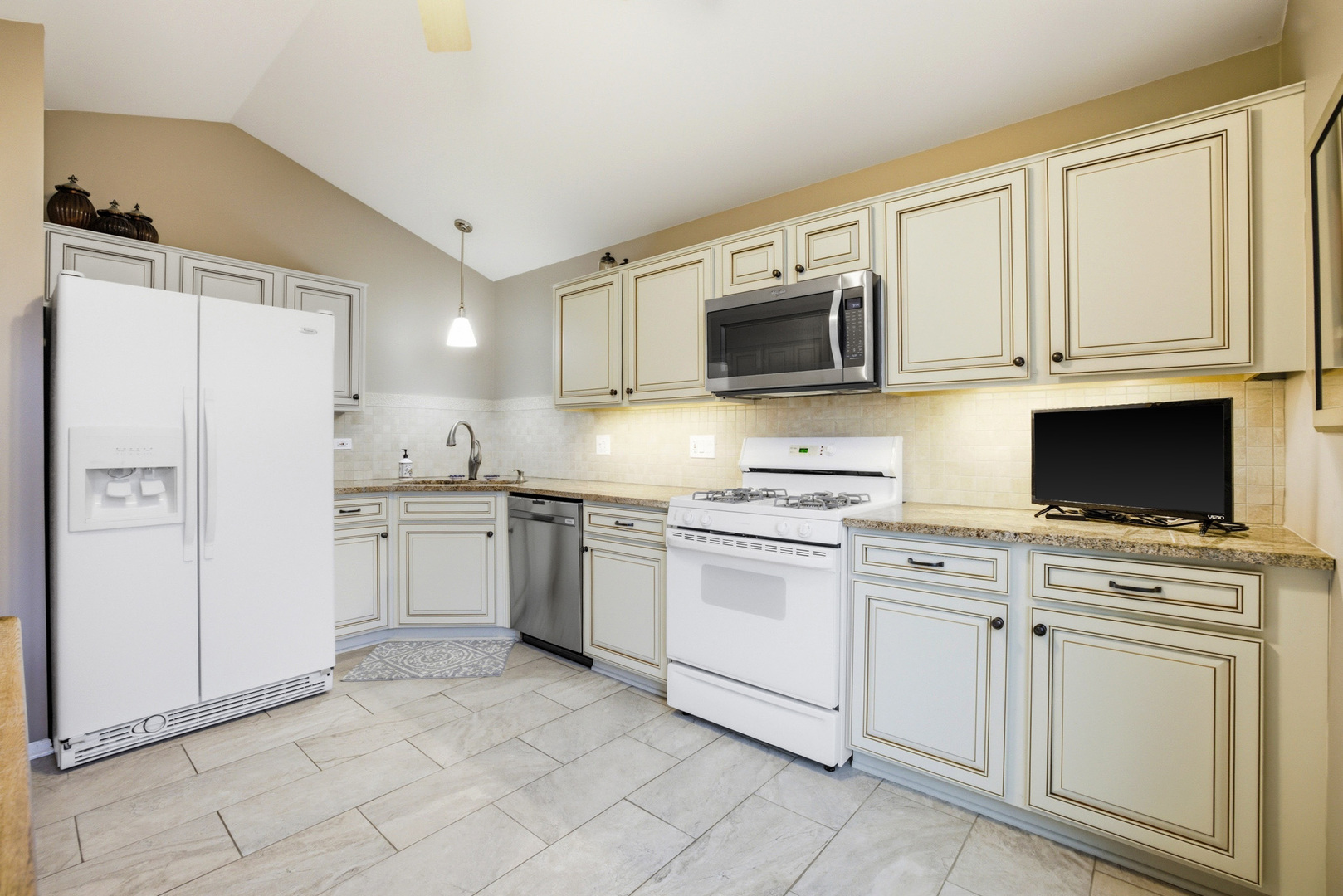 30W038 Willow Lane #D, Warrenville, IL 60555