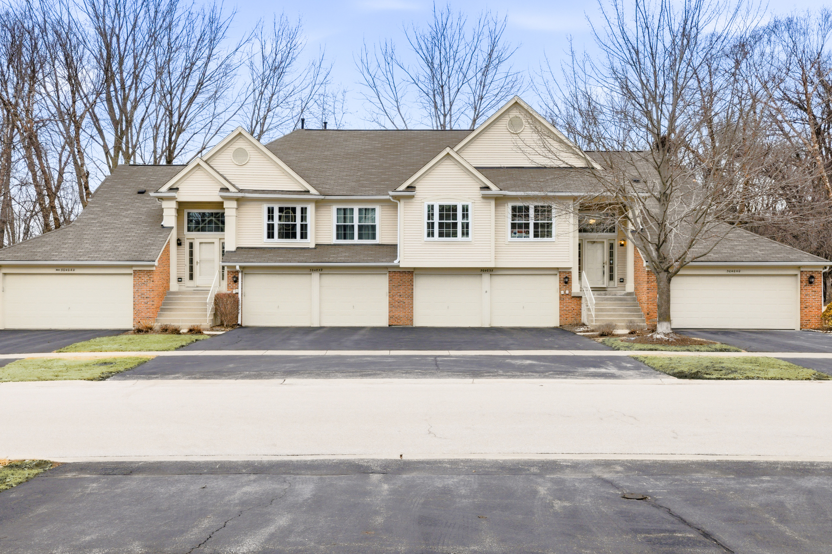 30W038 Willow Lane #D, Warrenville, IL 60555