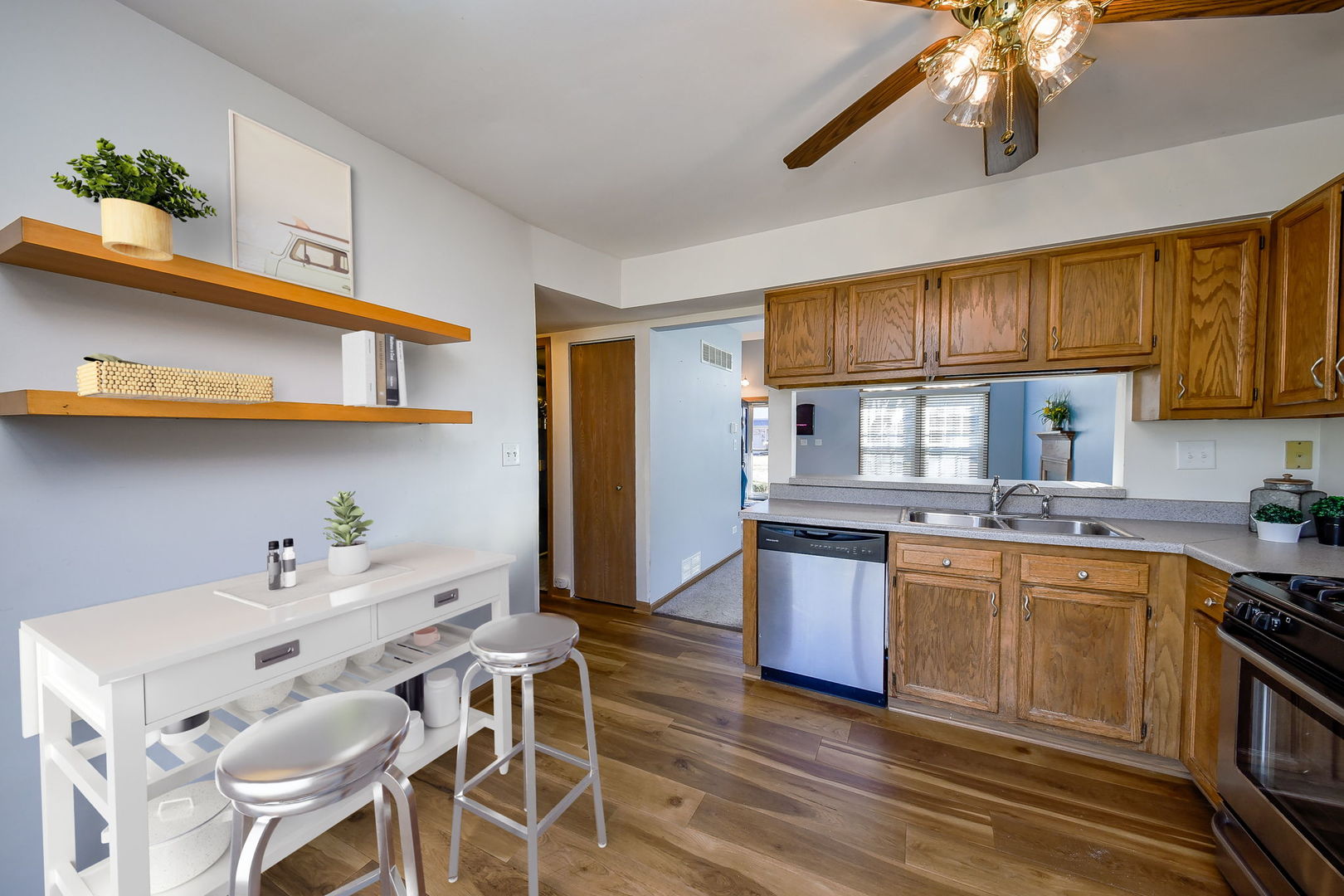 1266 SEABURY Circle, Carol Stream, IL 60188