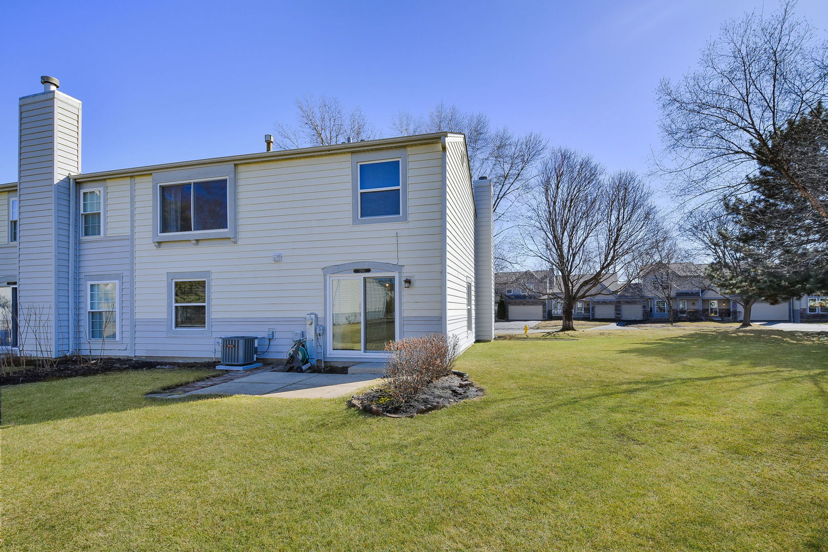 1266 SEABURY Circle, Carol Stream, IL 60188