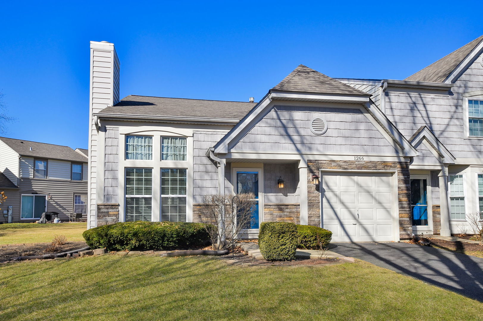1266 SEABURY Circle #1266, Carol Stream, IL 60188