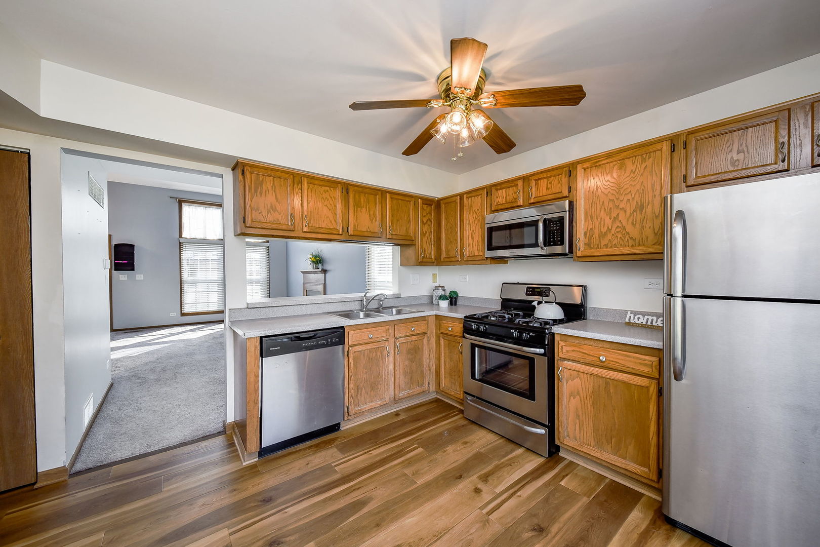 1266 SEABURY Circle, Carol Stream, IL 60188