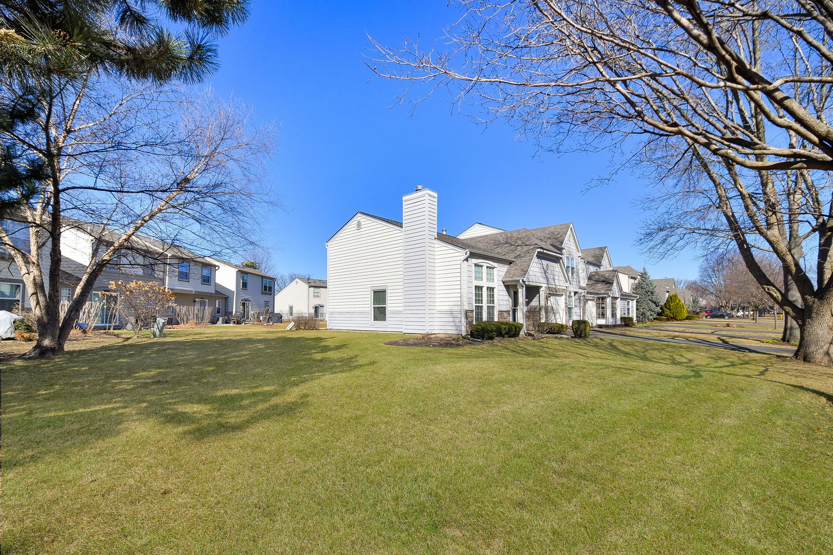 1266 SEABURY Circle #1266, Carol Stream, IL 60188