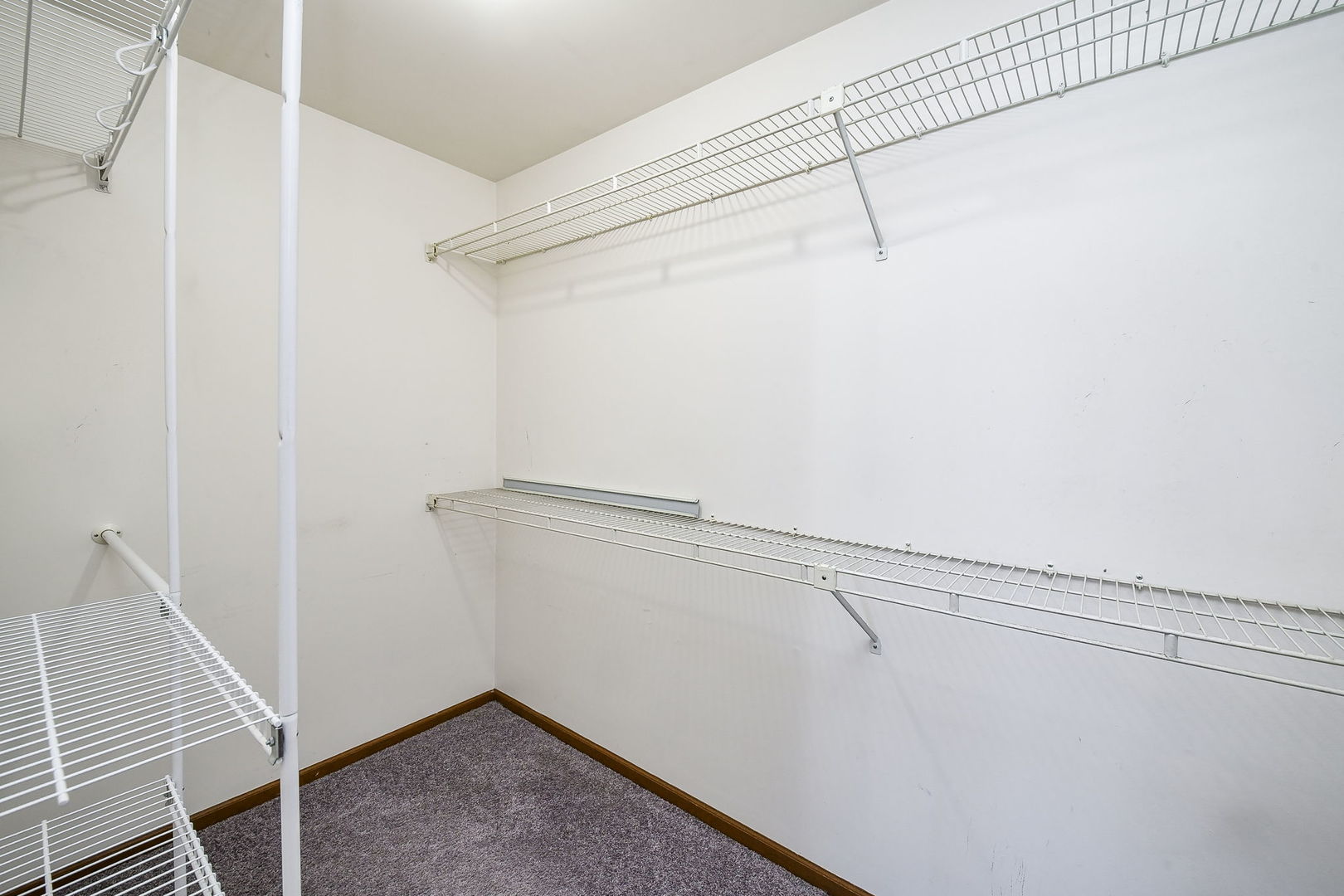 1266 SEABURY Circle, Carol Stream, IL 60188