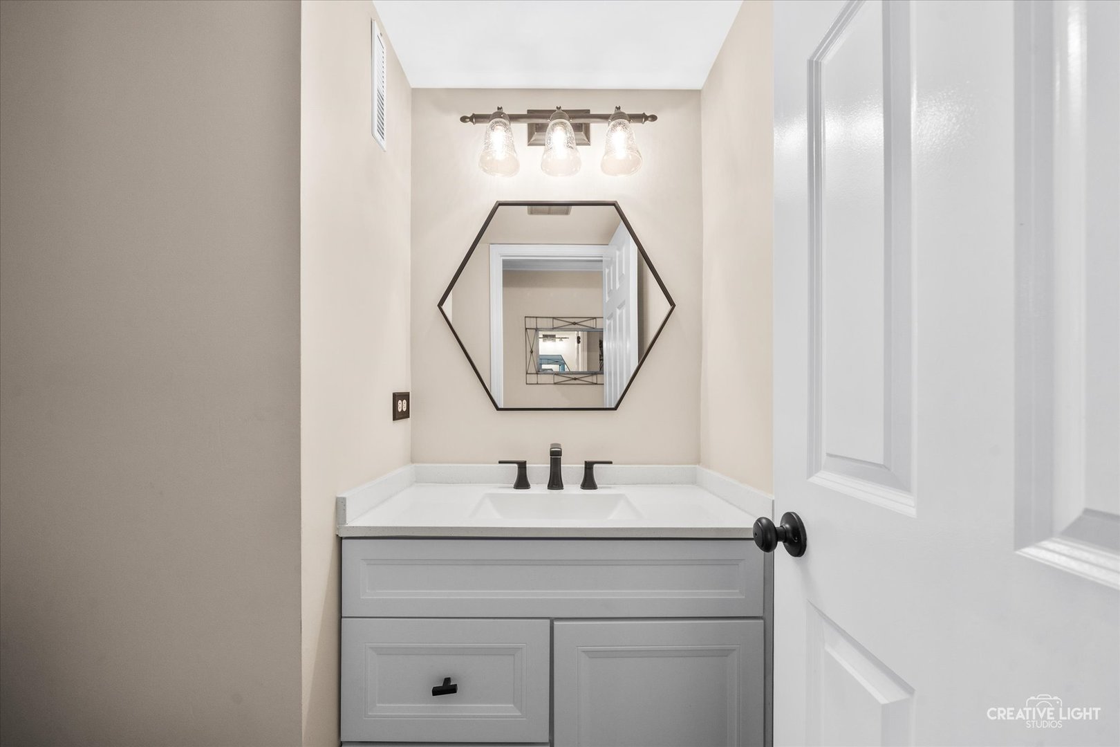 233 Briarheath Lane, Naperville, IL 60565