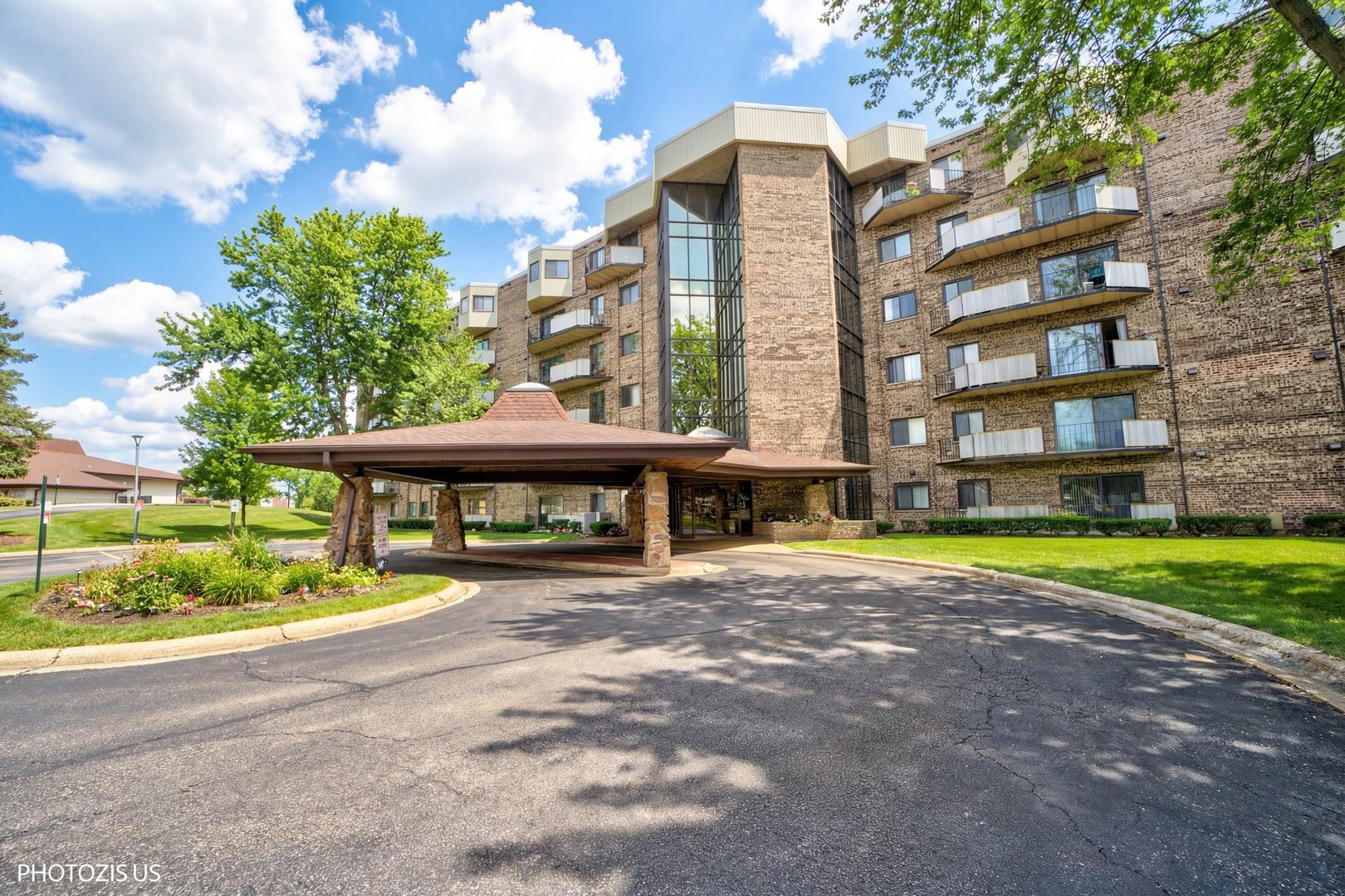 1275 E Baldwin Lane #602, Palatine, IL 60074