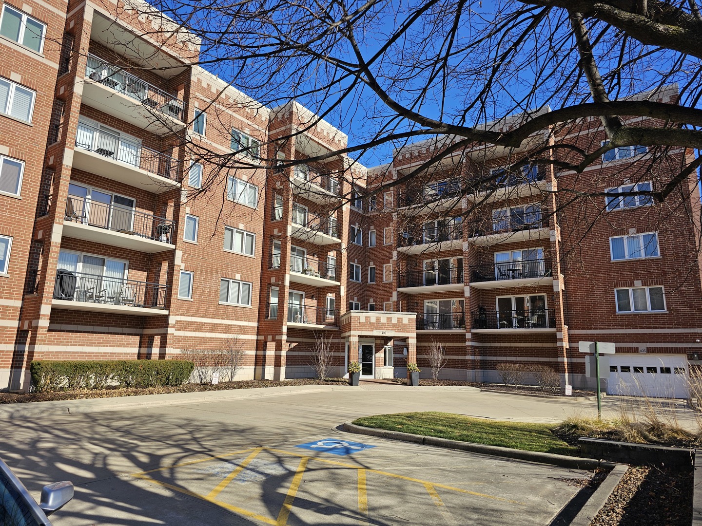405 W Front Street #3-207, Wheaton, IL 60187