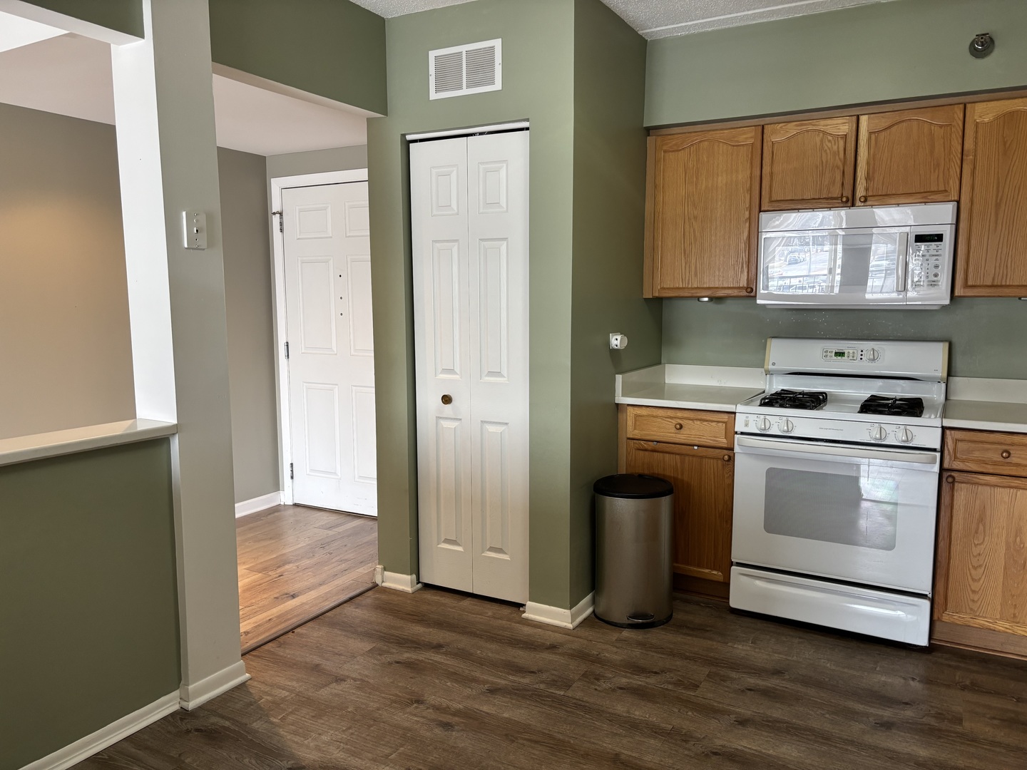 3303 Grove Avenue #310, Berwyn, IL 60402