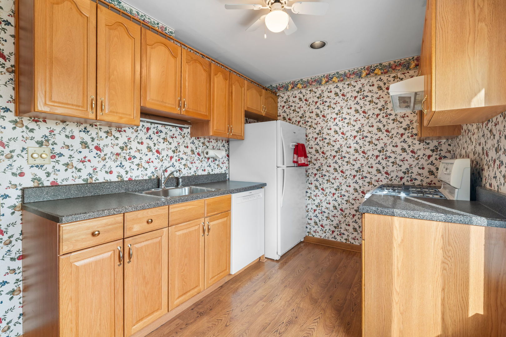 909 E Kenilworth Avenue #321, Palatine, IL 60074