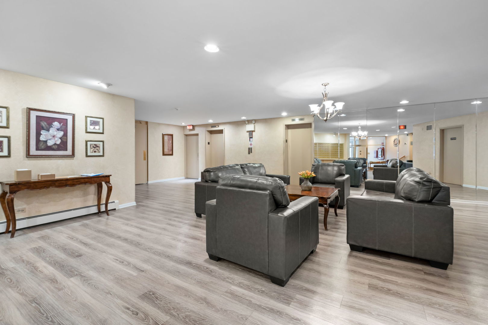 909 E Kenilworth Avenue #321, Palatine, IL 60074