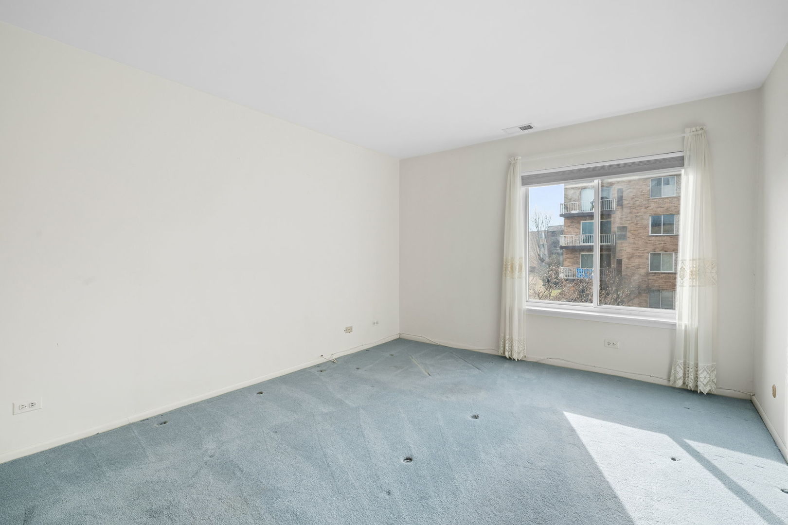 909 E Kenilworth Avenue #321, Palatine, IL 60074