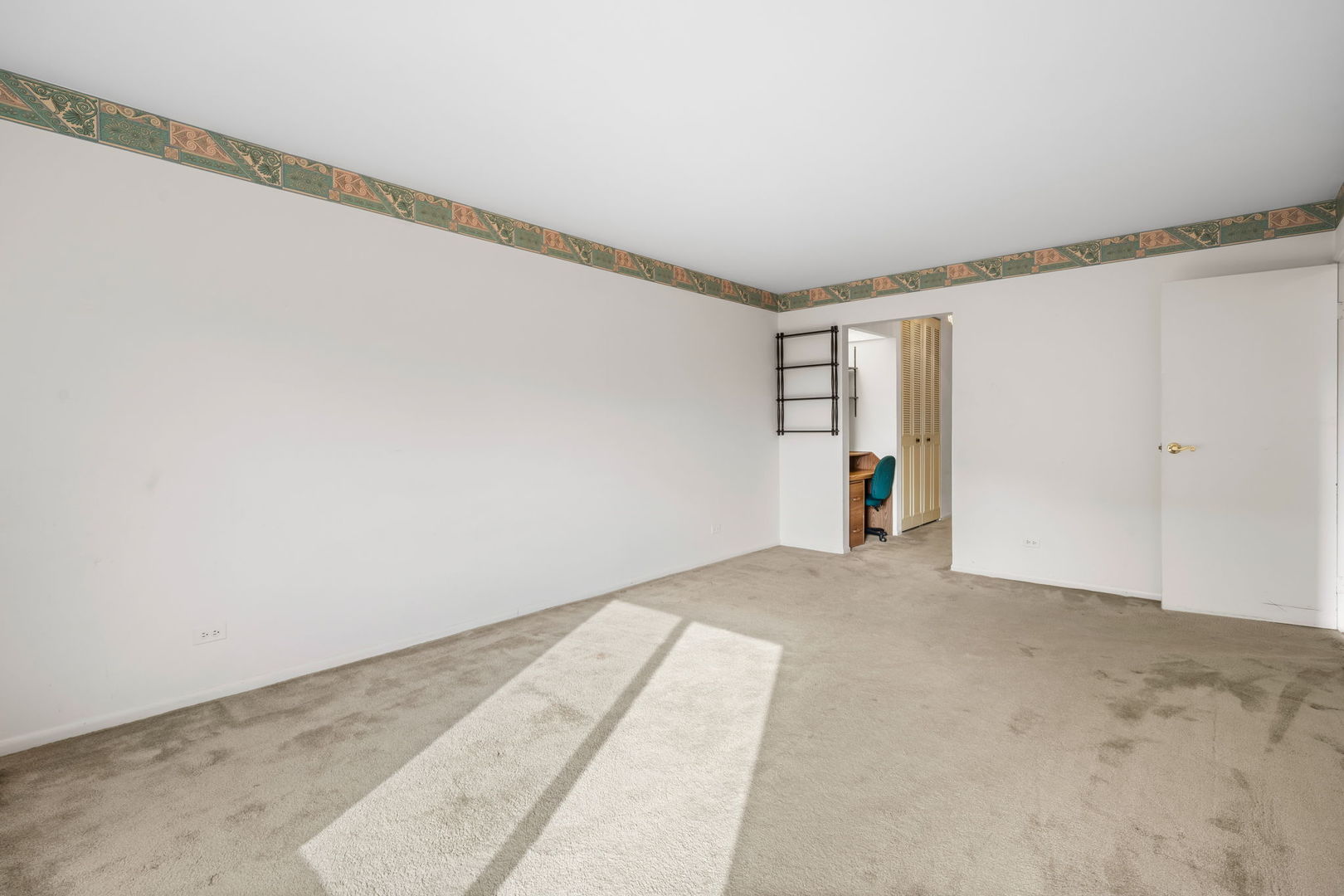 909 E Kenilworth Avenue #321, Palatine, IL 60074