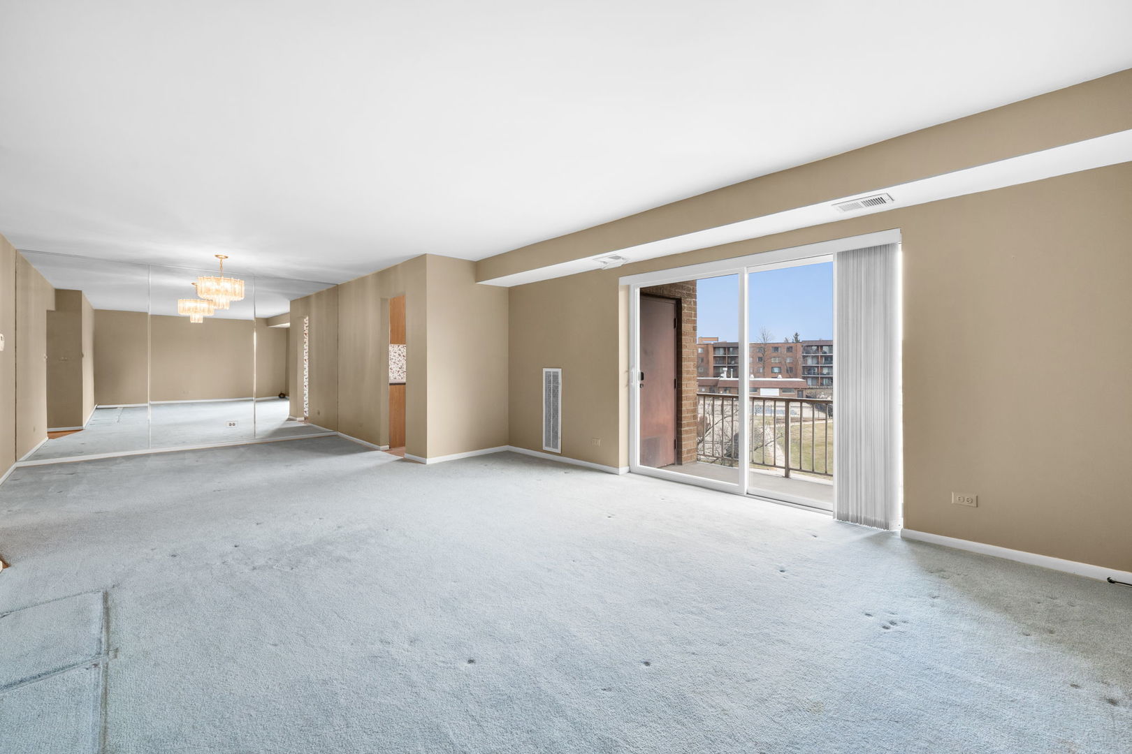 909 E Kenilworth Avenue #321, Palatine, IL 60074