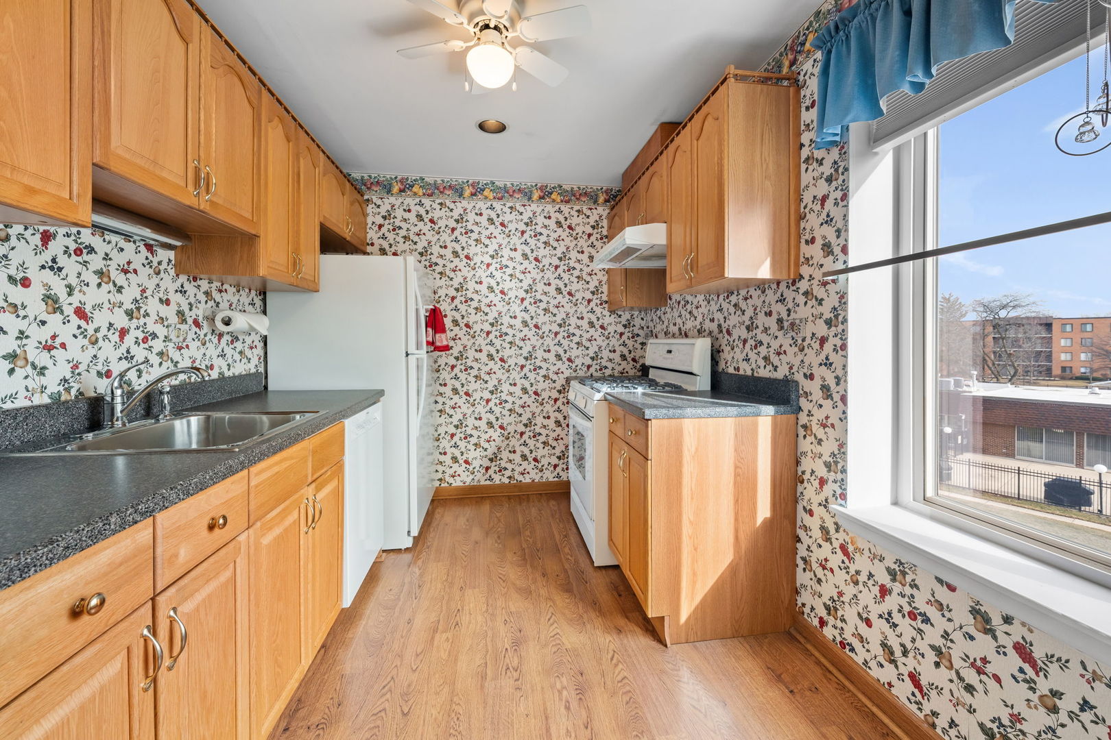 909 E Kenilworth Avenue #321, Palatine, IL 60074