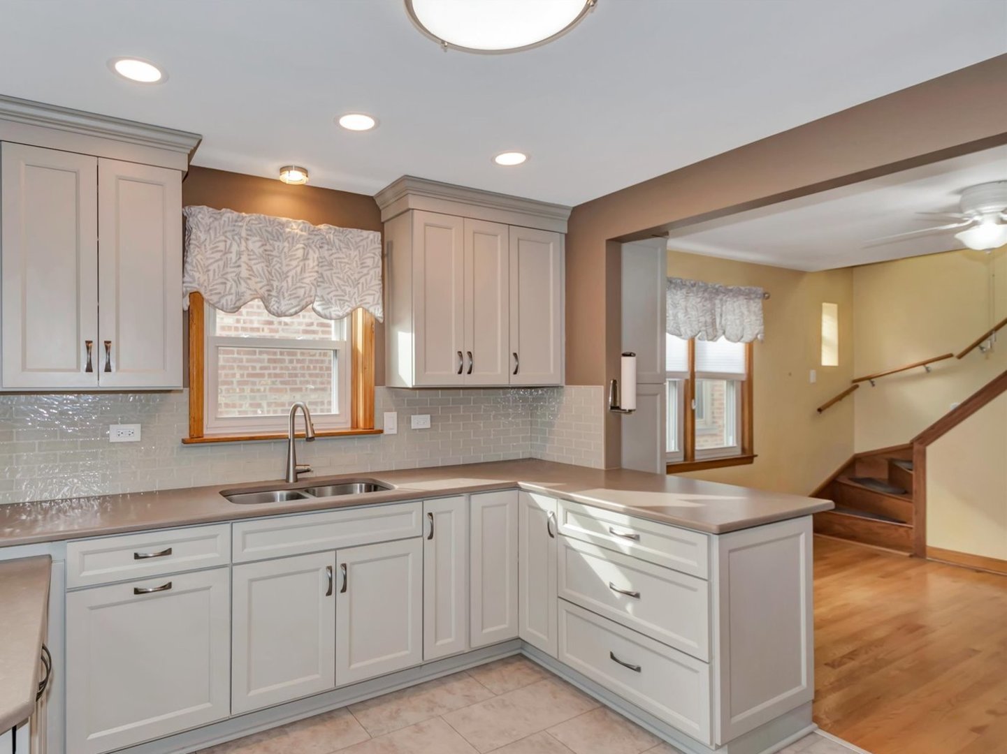 6207 S Austin Avenue, Chicago, IL 60638