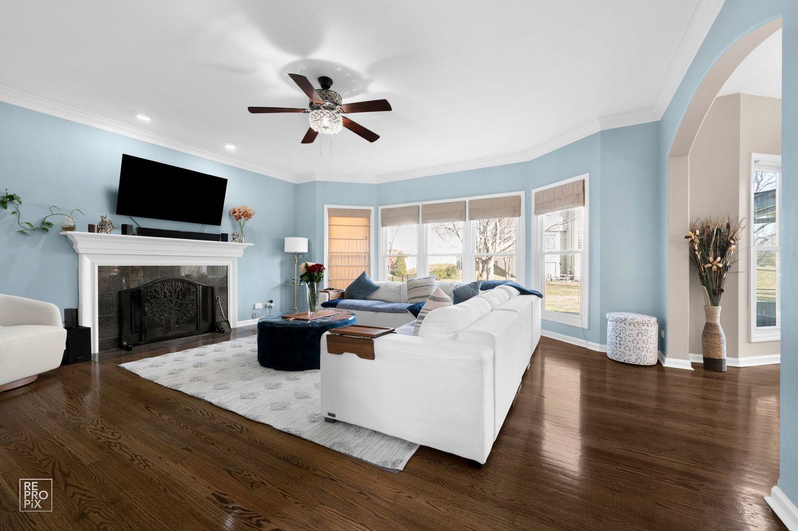 2220 Brookwood Drive, South Elgin, IL 60177