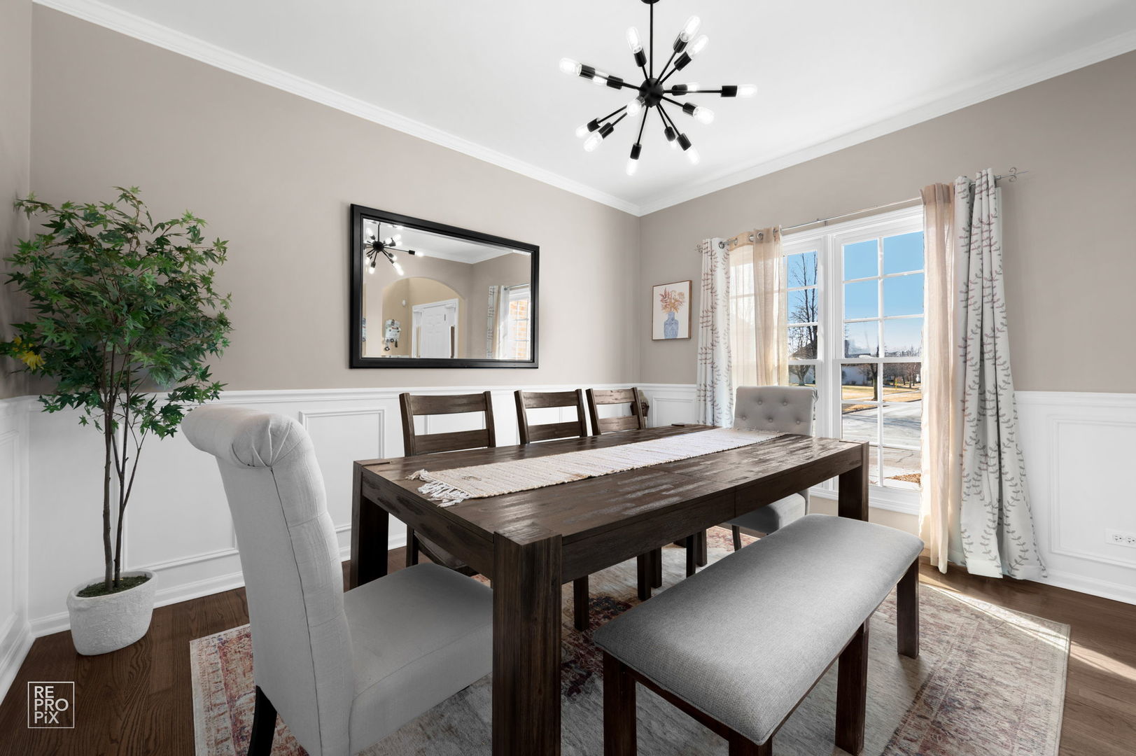 2220 Brookwood Drive, South Elgin, IL 60177