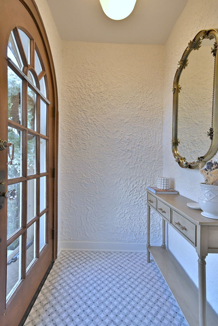 179 S Lawndale Avenue, Elmhurst, IL 60126