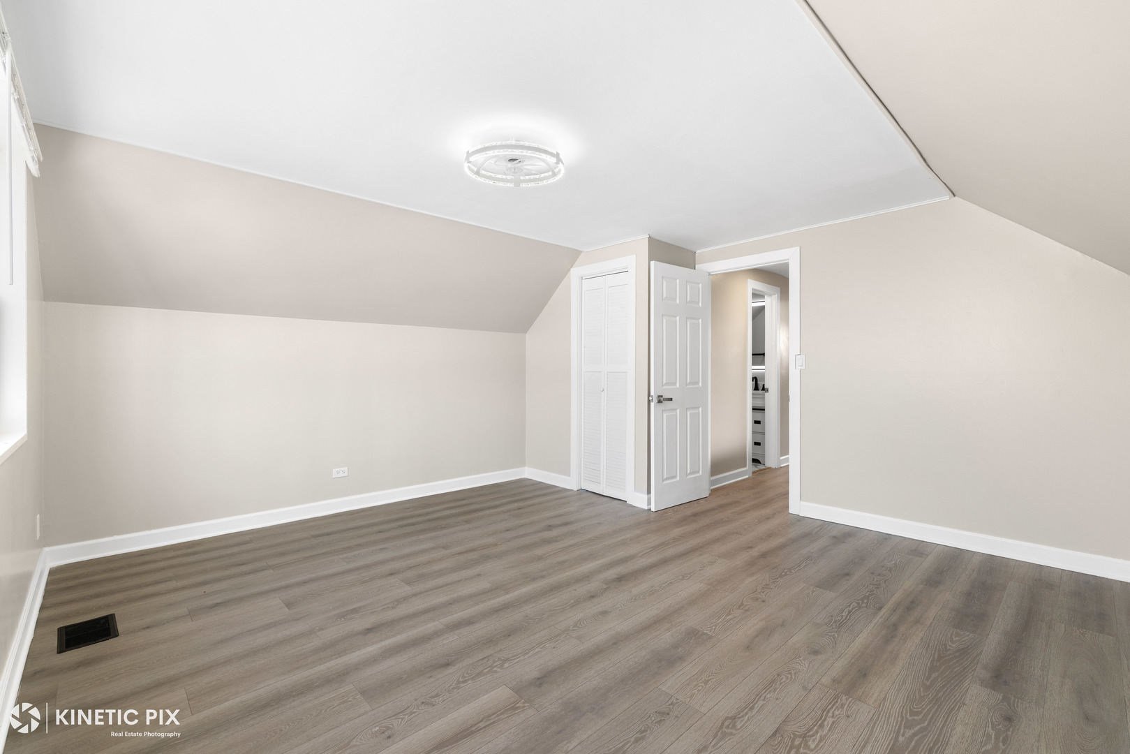 1412 W Broadview Avenue, Crete, IL 60417