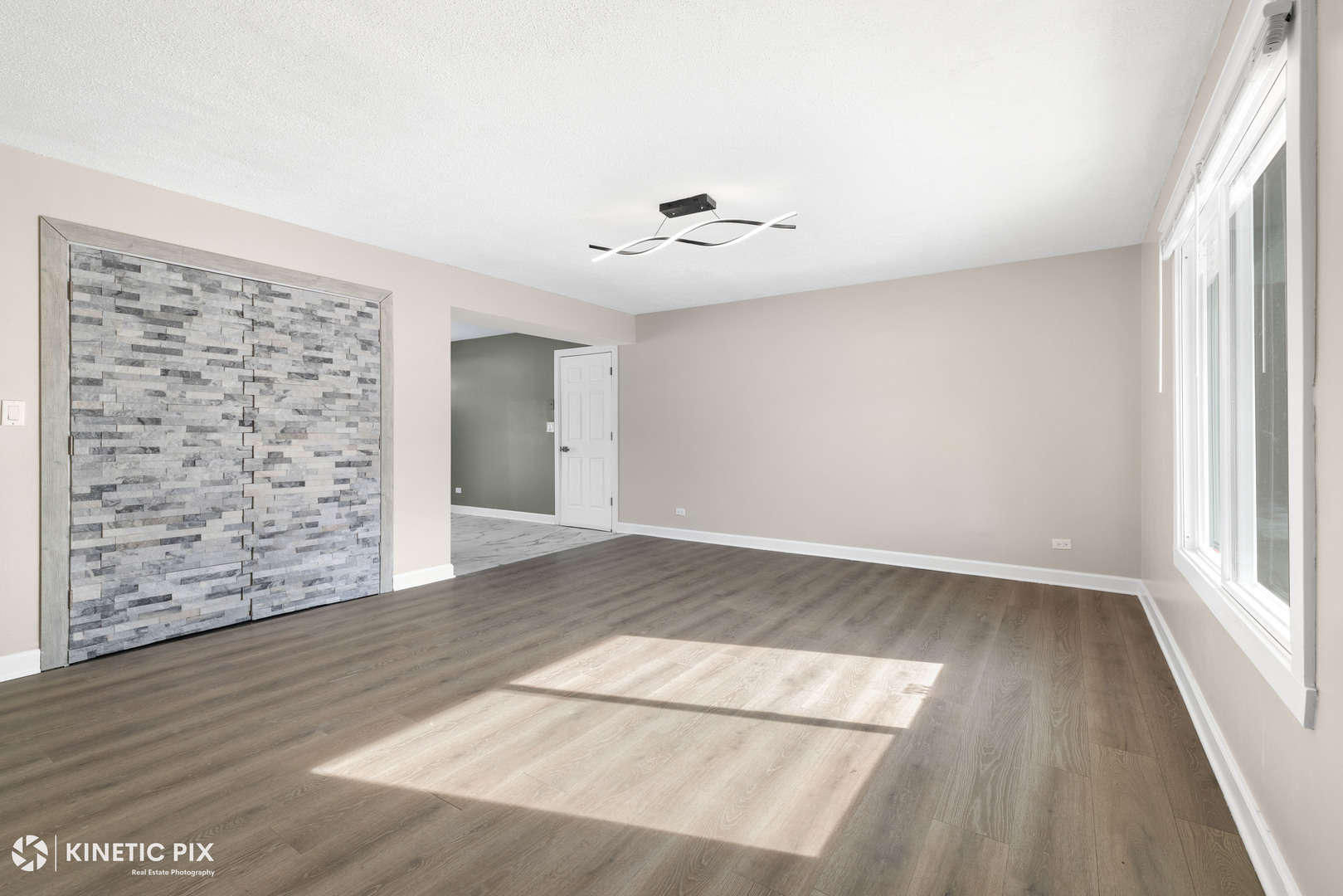 1412 W Broadview Avenue, Crete, IL 60417