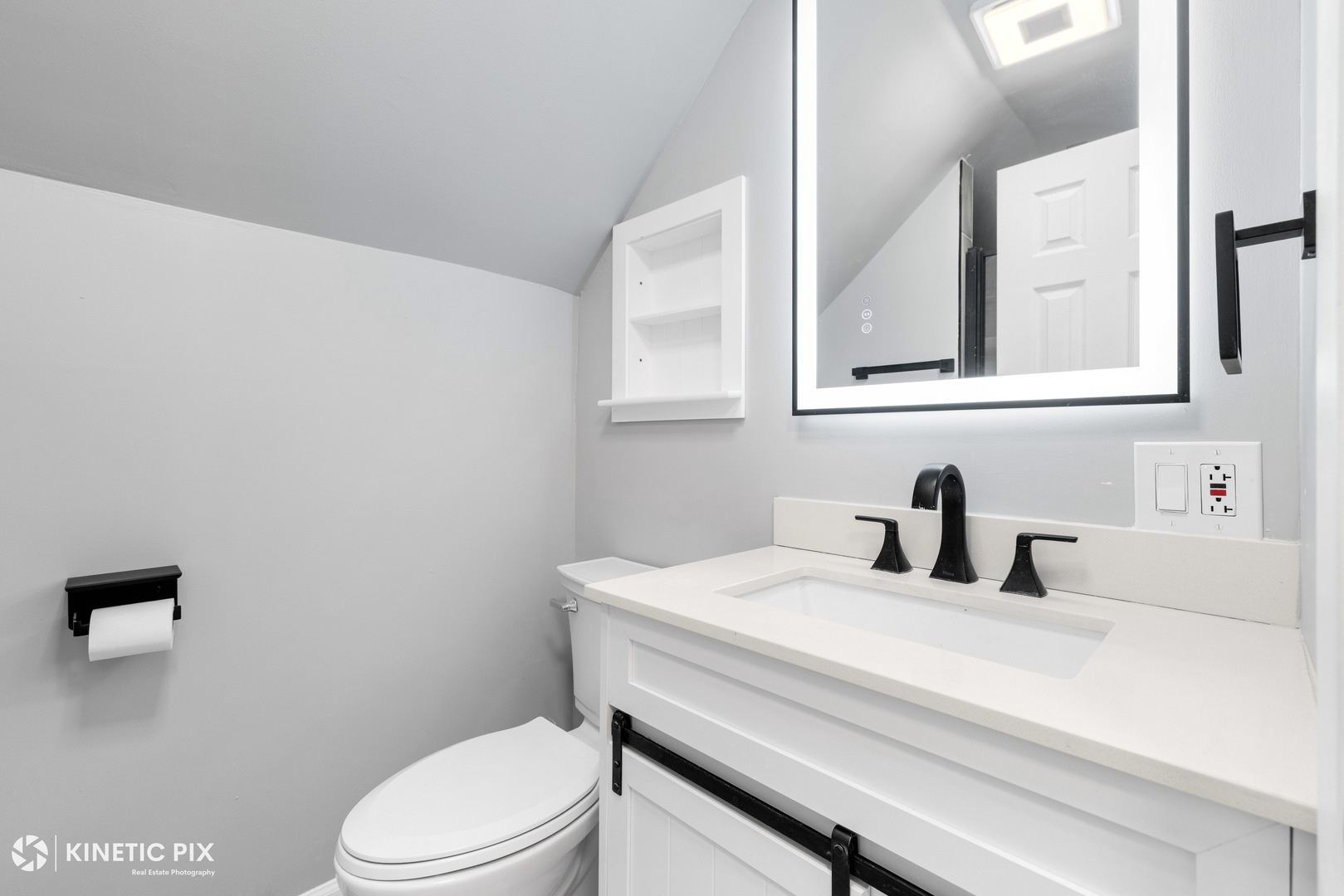 1412 W Broadview Avenue, Crete, IL 60417