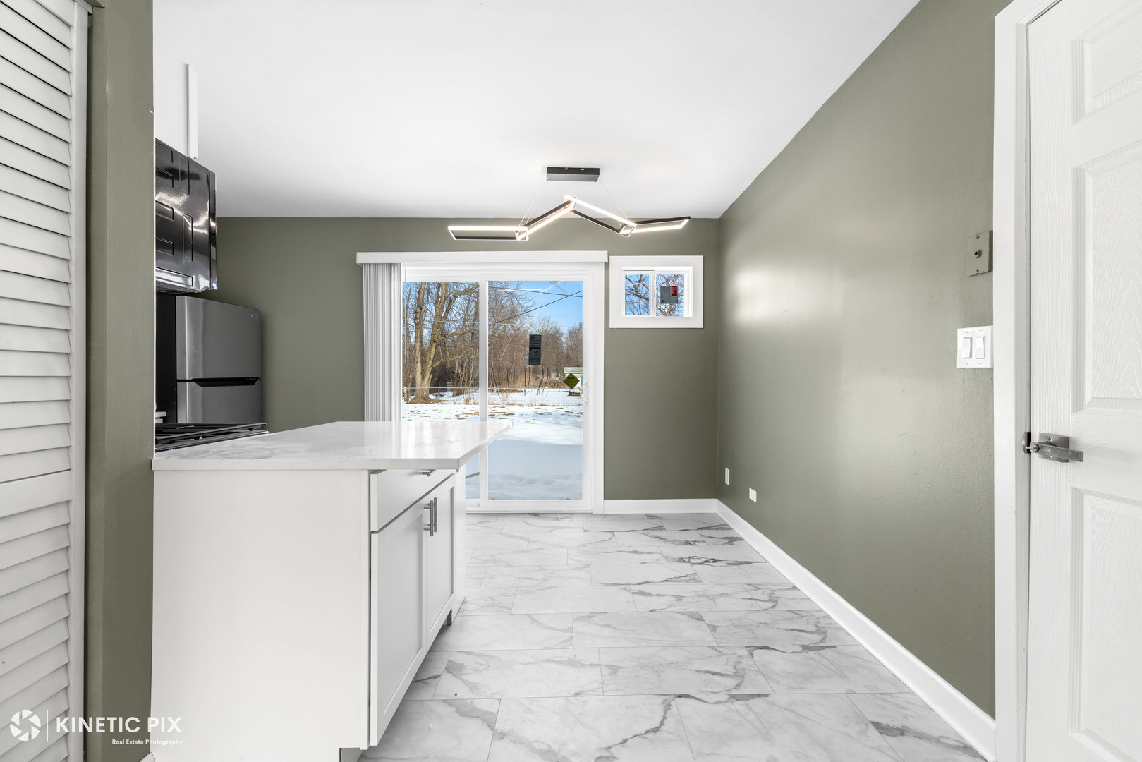 1412 W Broadview Avenue, Crete, IL 60417