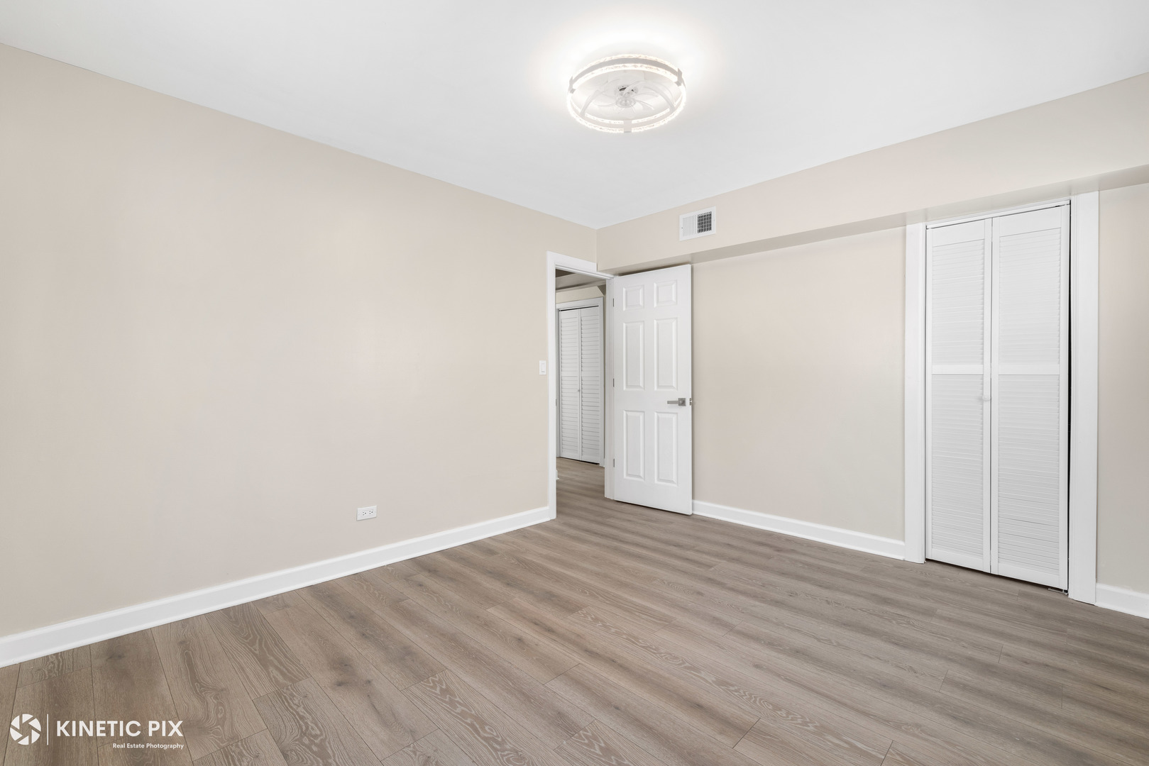 1412 W Broadview Avenue, Crete, IL 60417