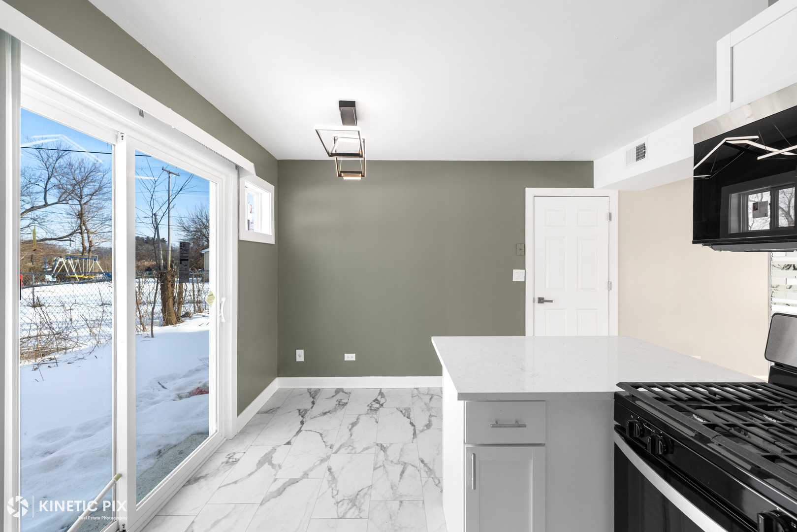 1412 W Broadview Avenue, Crete, IL 60417