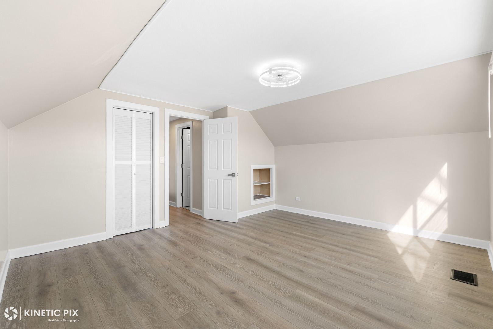 1412 W Broadview Avenue, Crete, IL 60417