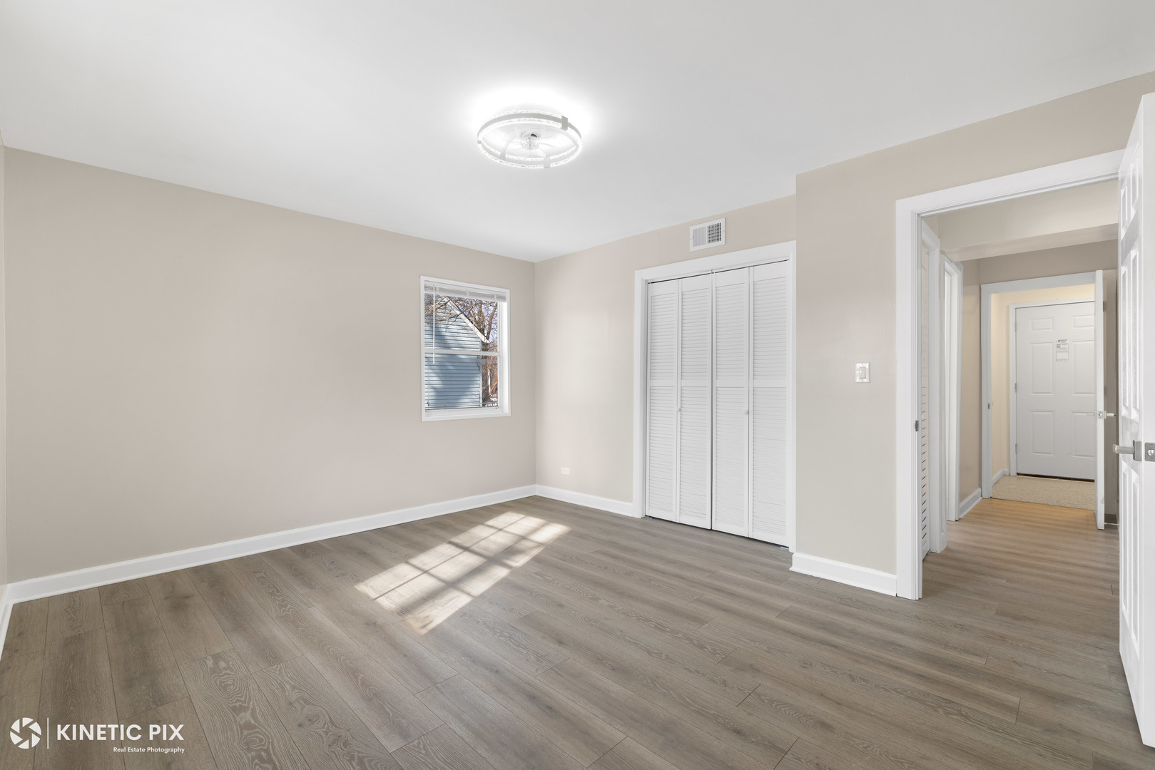 1412 W Broadview Avenue, Crete, IL 60417