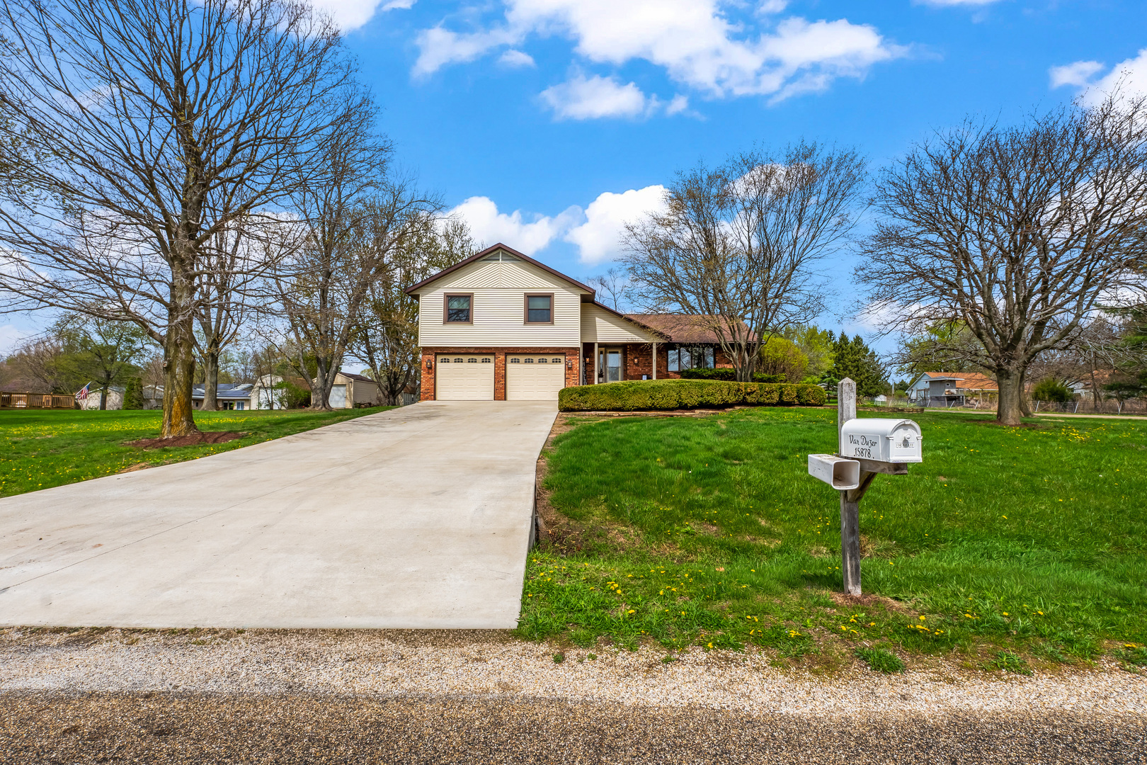 15878 Old Orchard Road, Bloomington, IL 61705