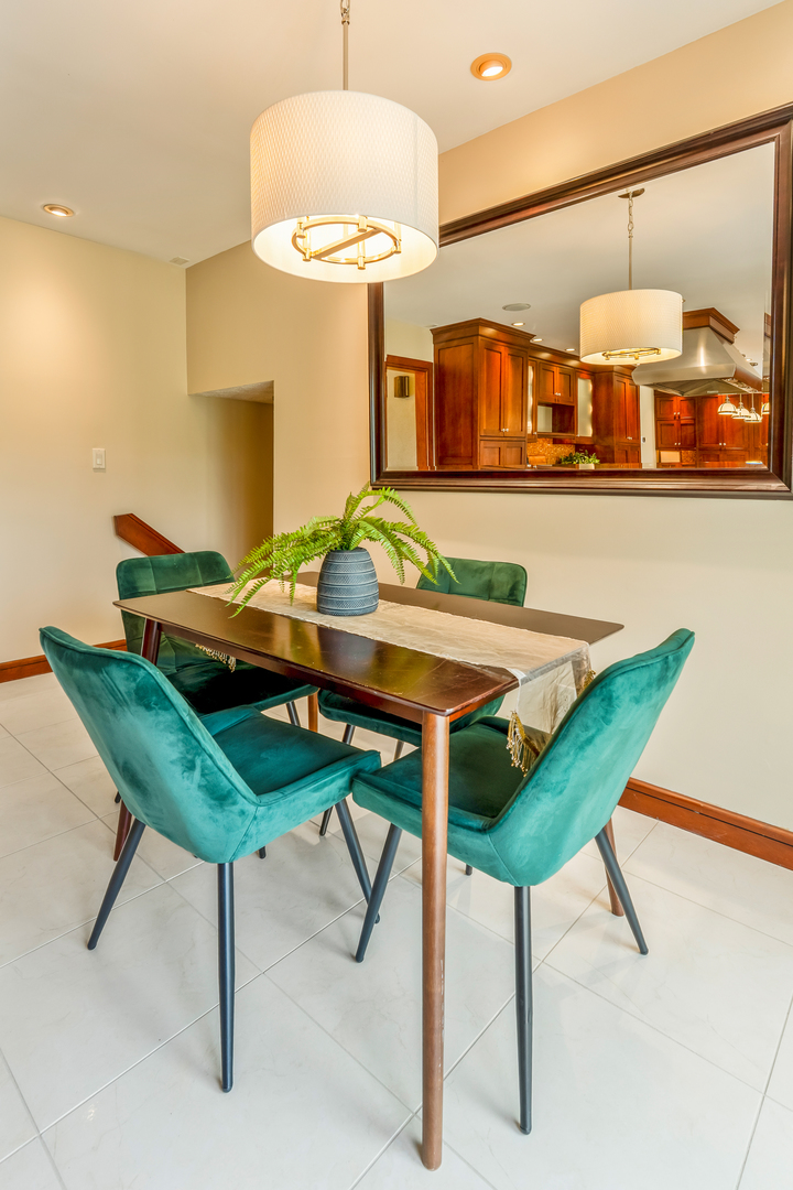 15878 Old Orchard Road, Bloomington, IL 61705